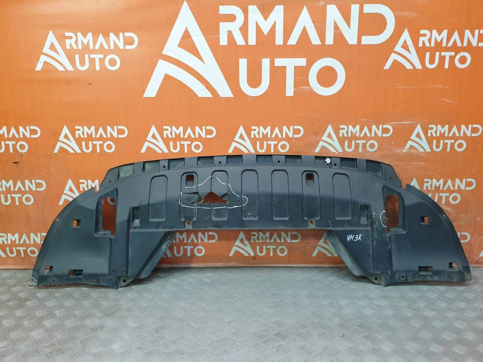 Пыльник бампера Mitsubishi Outlander 2012-нв 3
