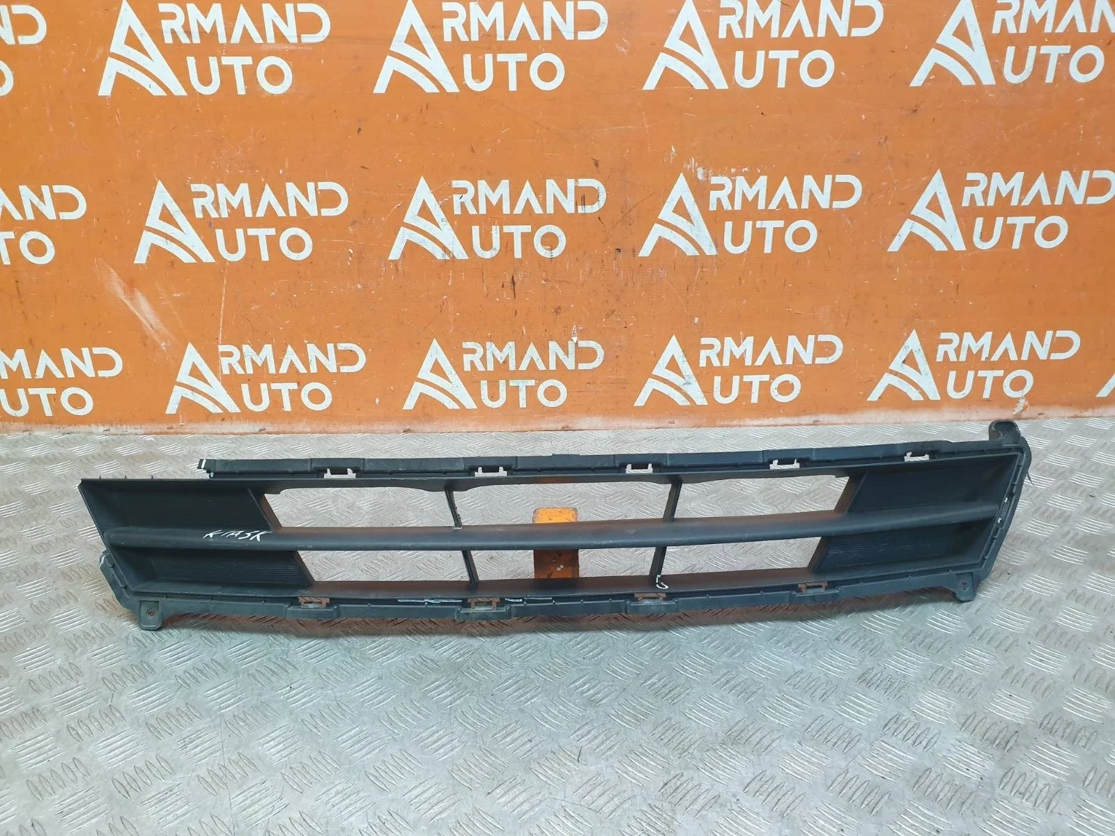 Решетка бампера Hyundai Solaris 2014-2017
