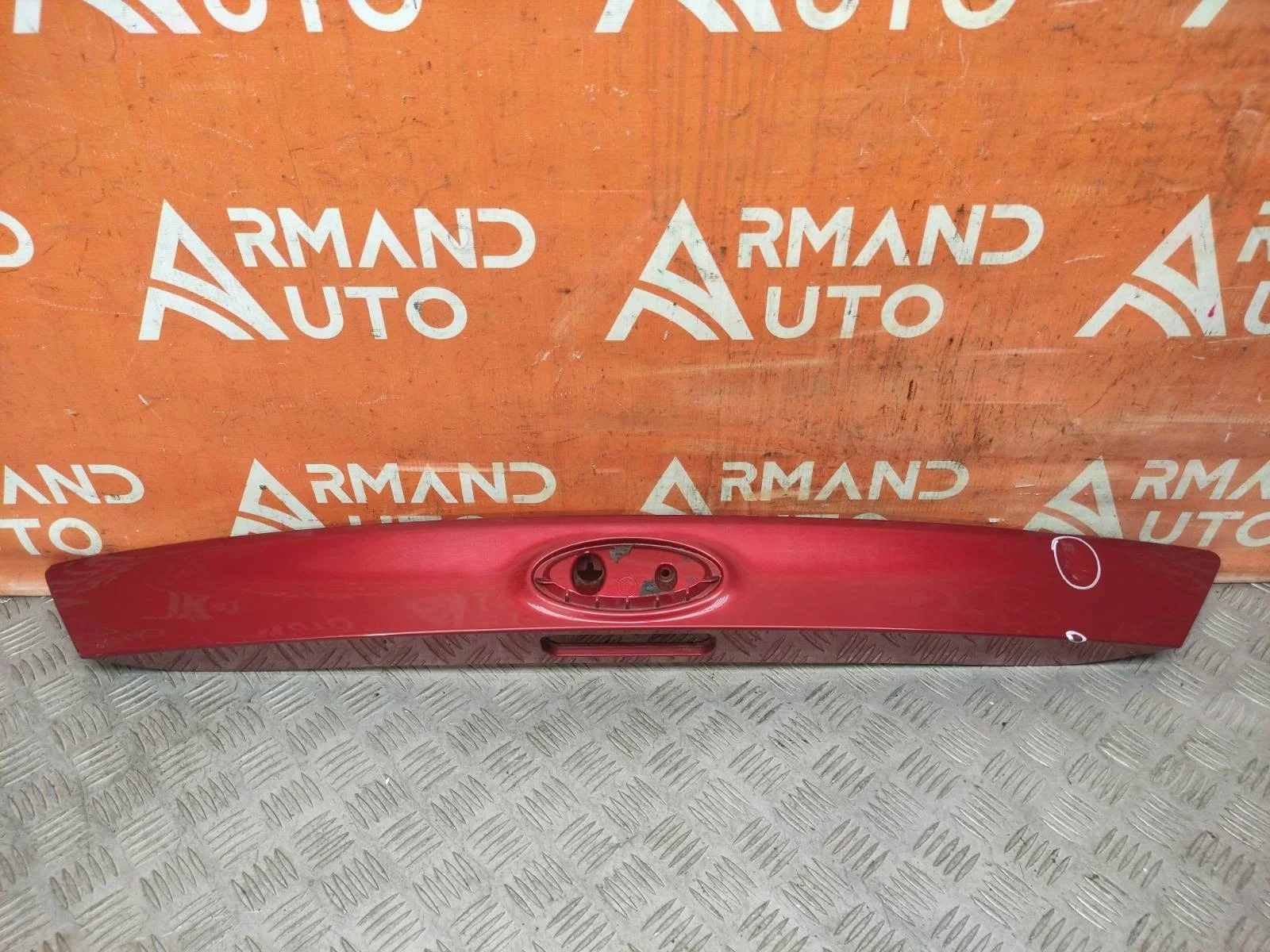 Накладка двери багажника Ford Focus 2011-2019 3