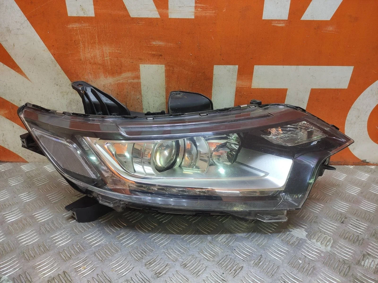 Фара Mitsubishi Outlander 2015-нв 3