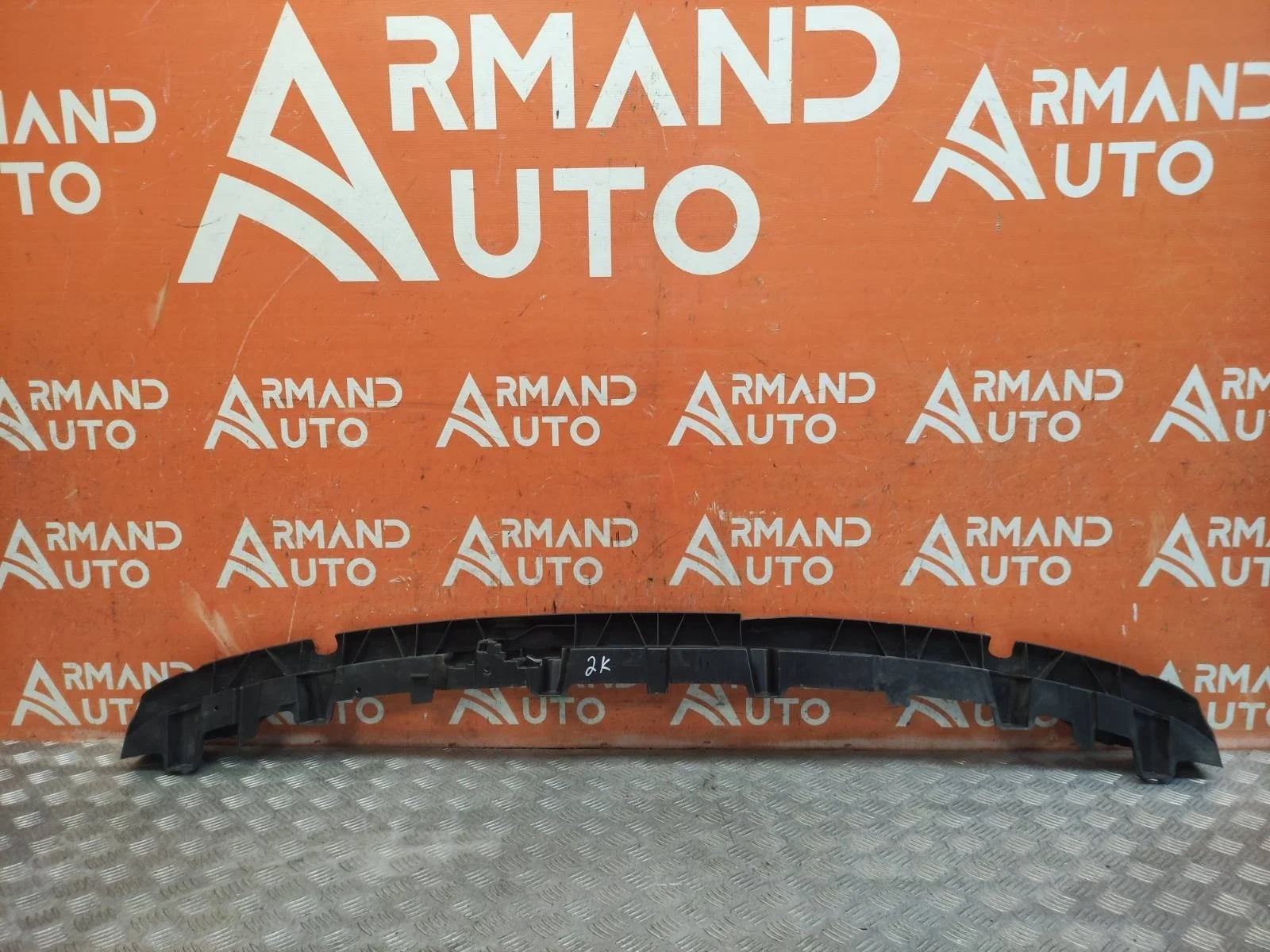 Кронштейн бампера верхний Audi Q7 2015-2020 4M