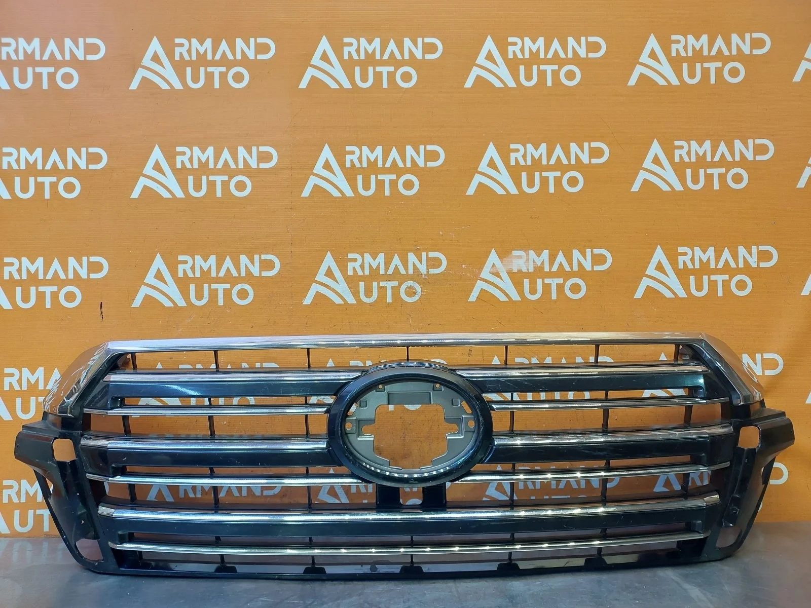 Решетка радиатора Toyota Land Cruiser 2015-2021 200