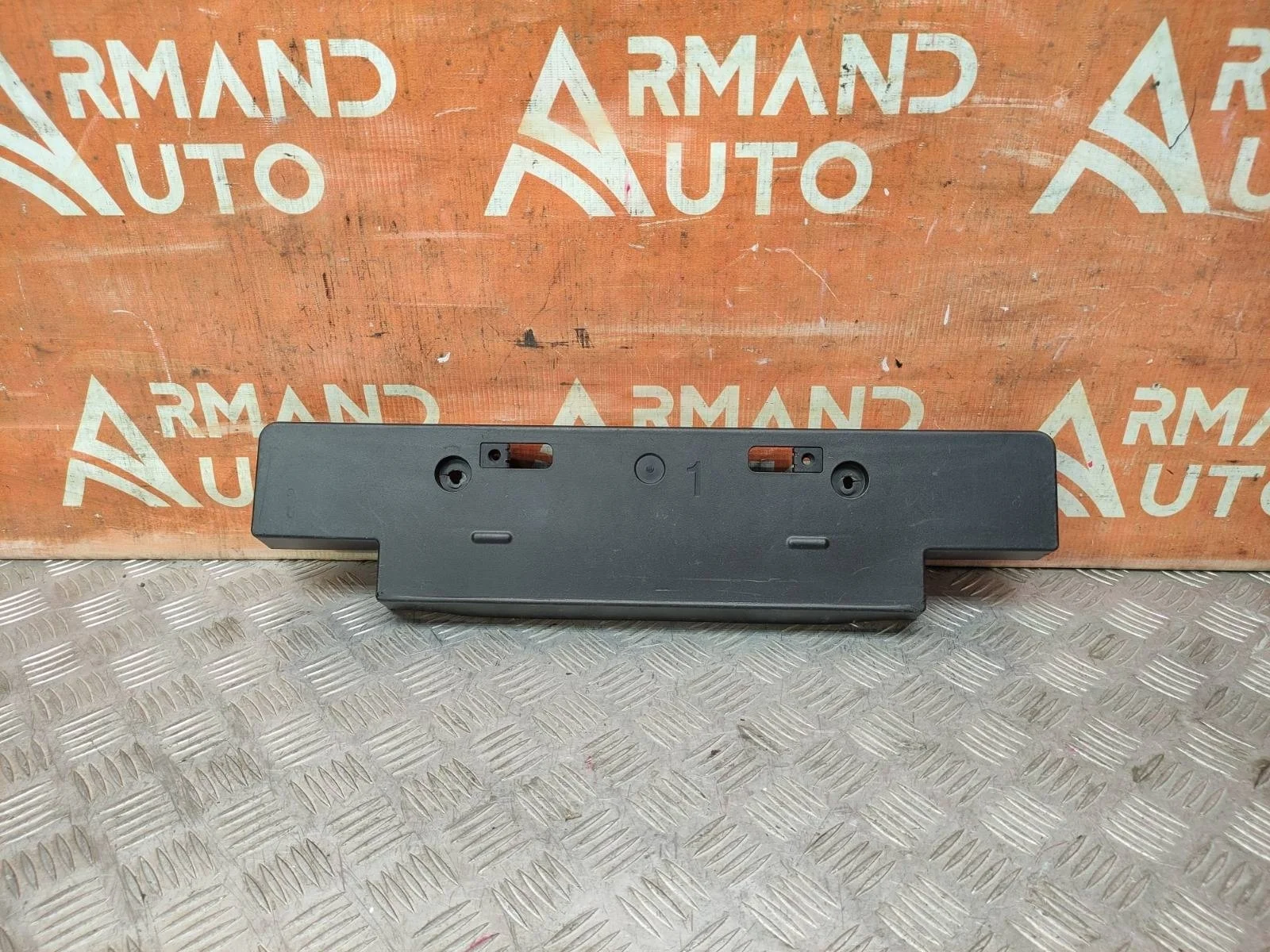 Площадка под гос номер Toyota Land Cruiser 2015-2021 200