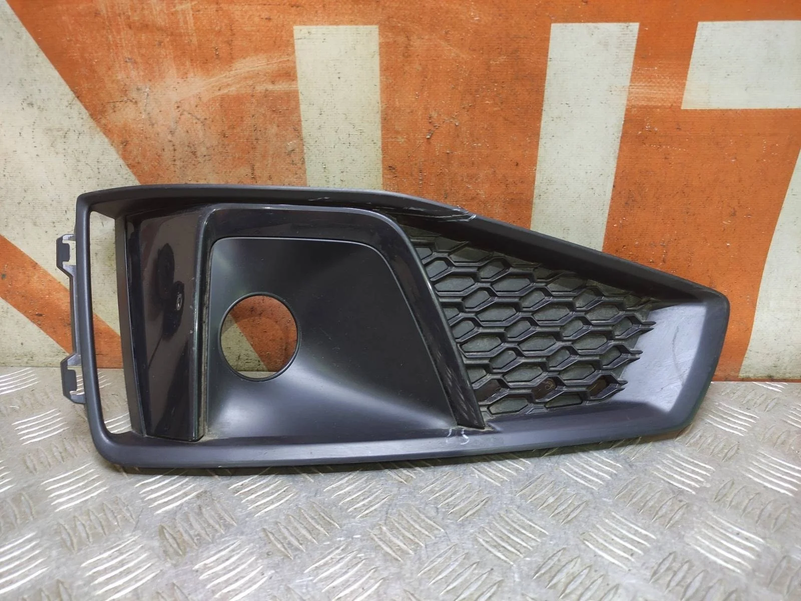 Окантовка птф Audi A4 2015-2020 B9