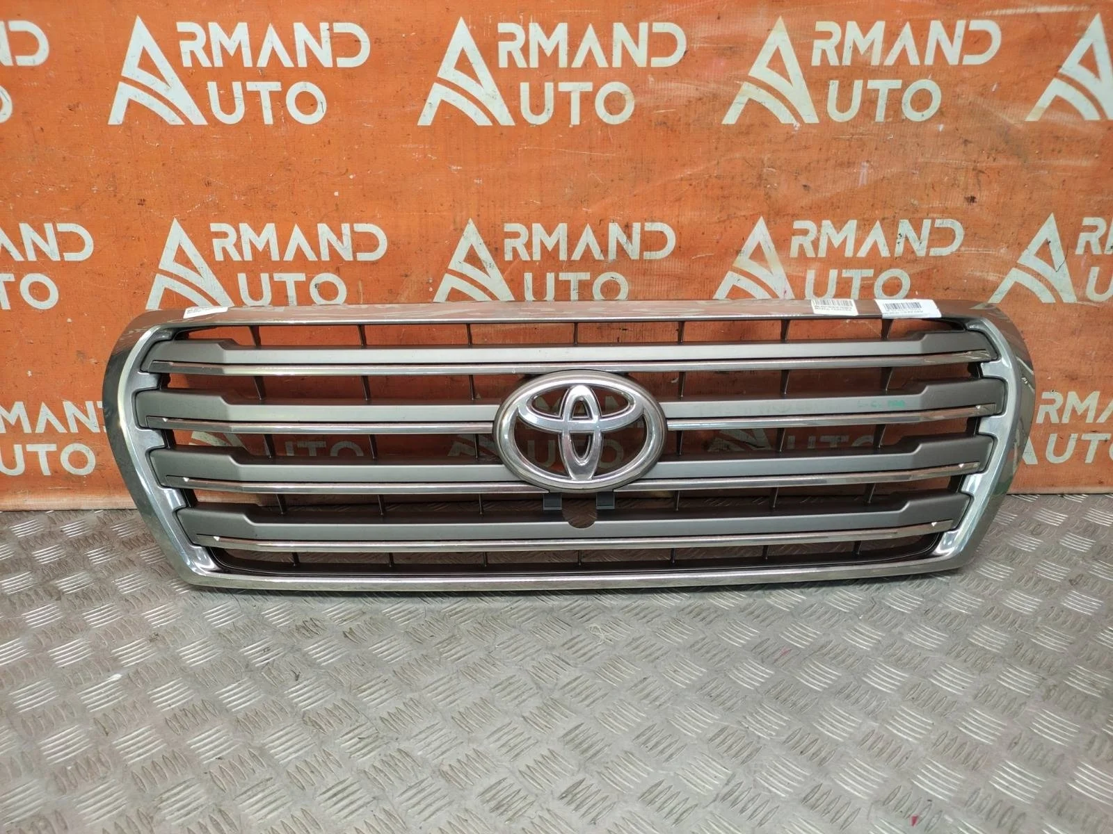 Решетка радиатора Toyota Land Cruiser 2012-2015 200