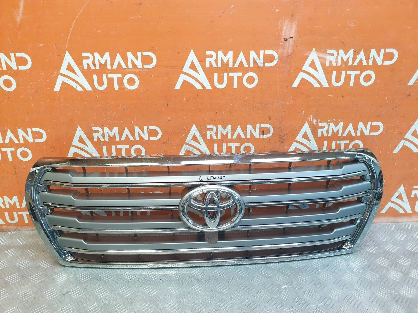 Решетка радиатора Toyota Land Cruiser 2012-2015 200