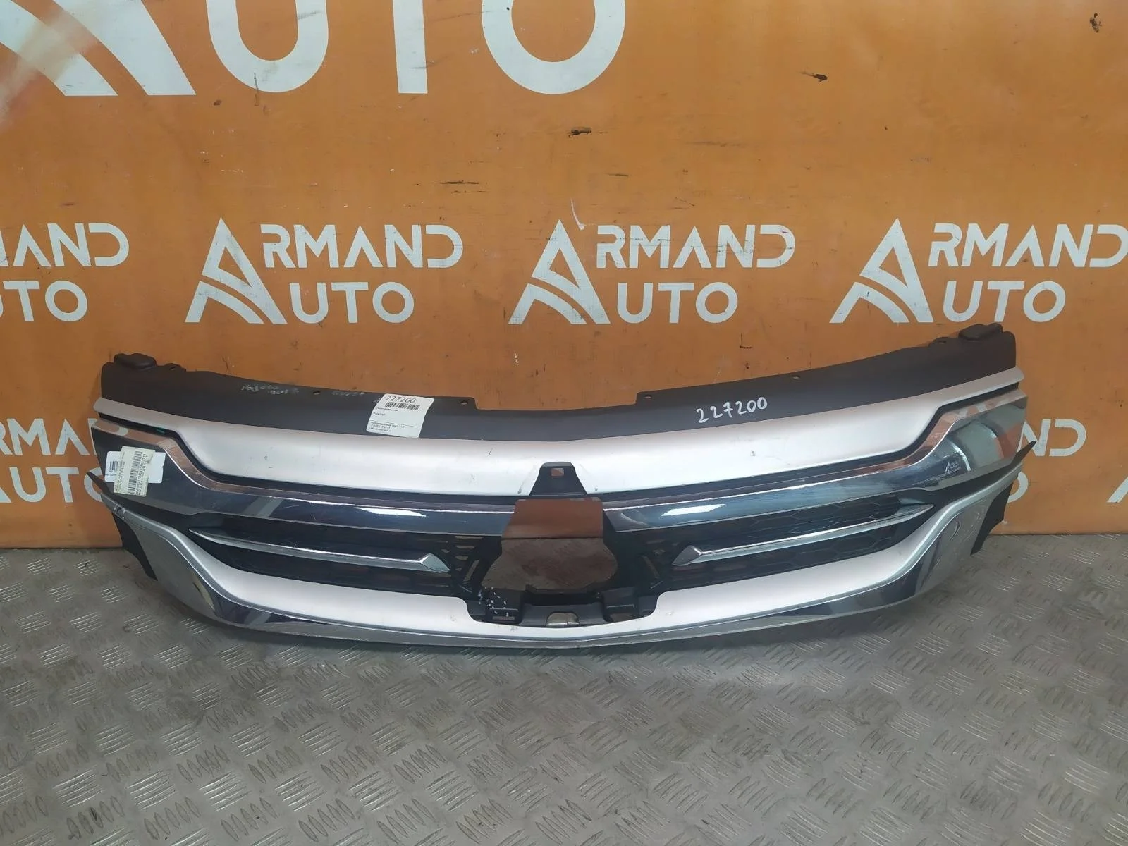 Решетка радиатора Mitsubishi Pajero Sport 2015-2021 3
