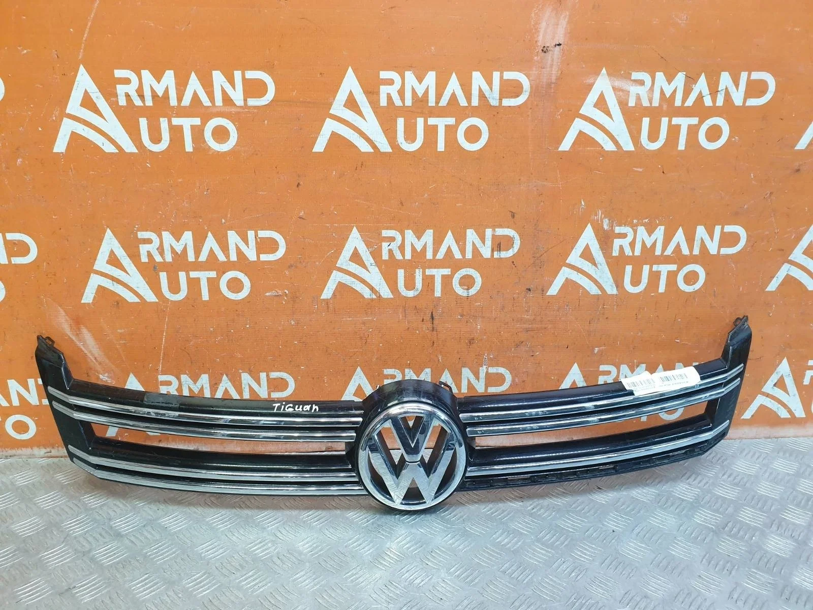 Накладка решетки радиатора Volkswagen Tiguan 2011-2016