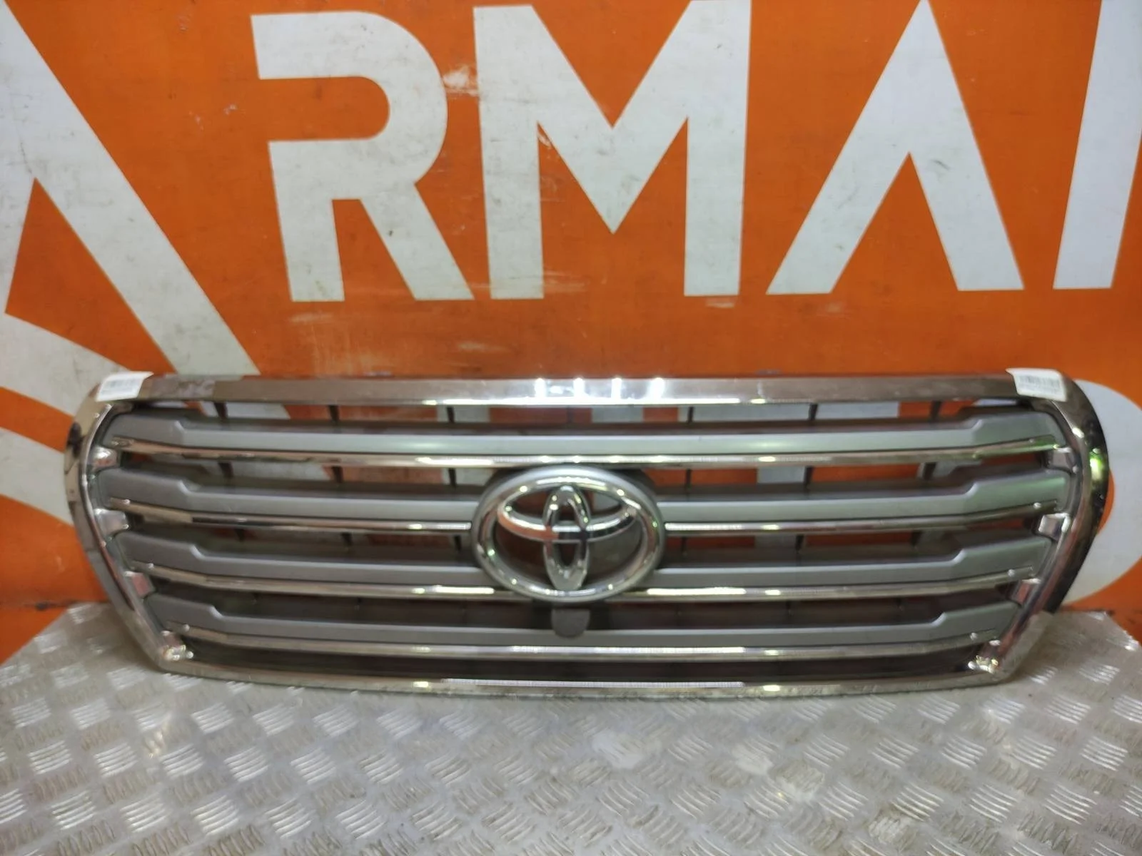 Решетка радиатора Toyota Land Cruiser 2012-2015 200