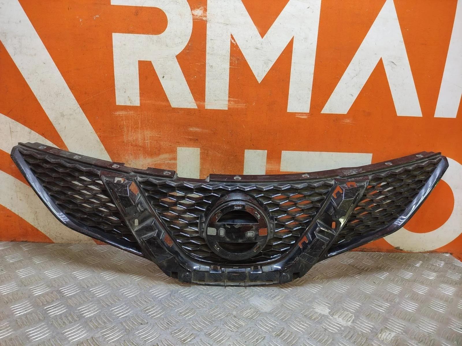 Решетка радиатора Nissan Qashqai 2013-2019 j11