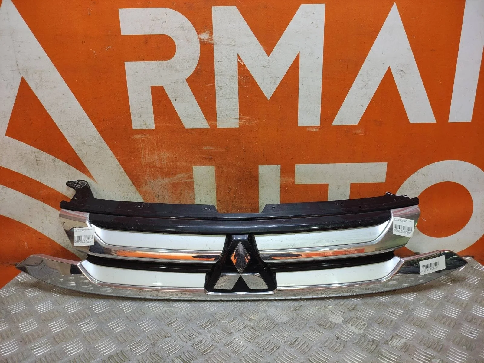 Решетка радиатора Mitsubishi OUTLANDER 2015-2018 3