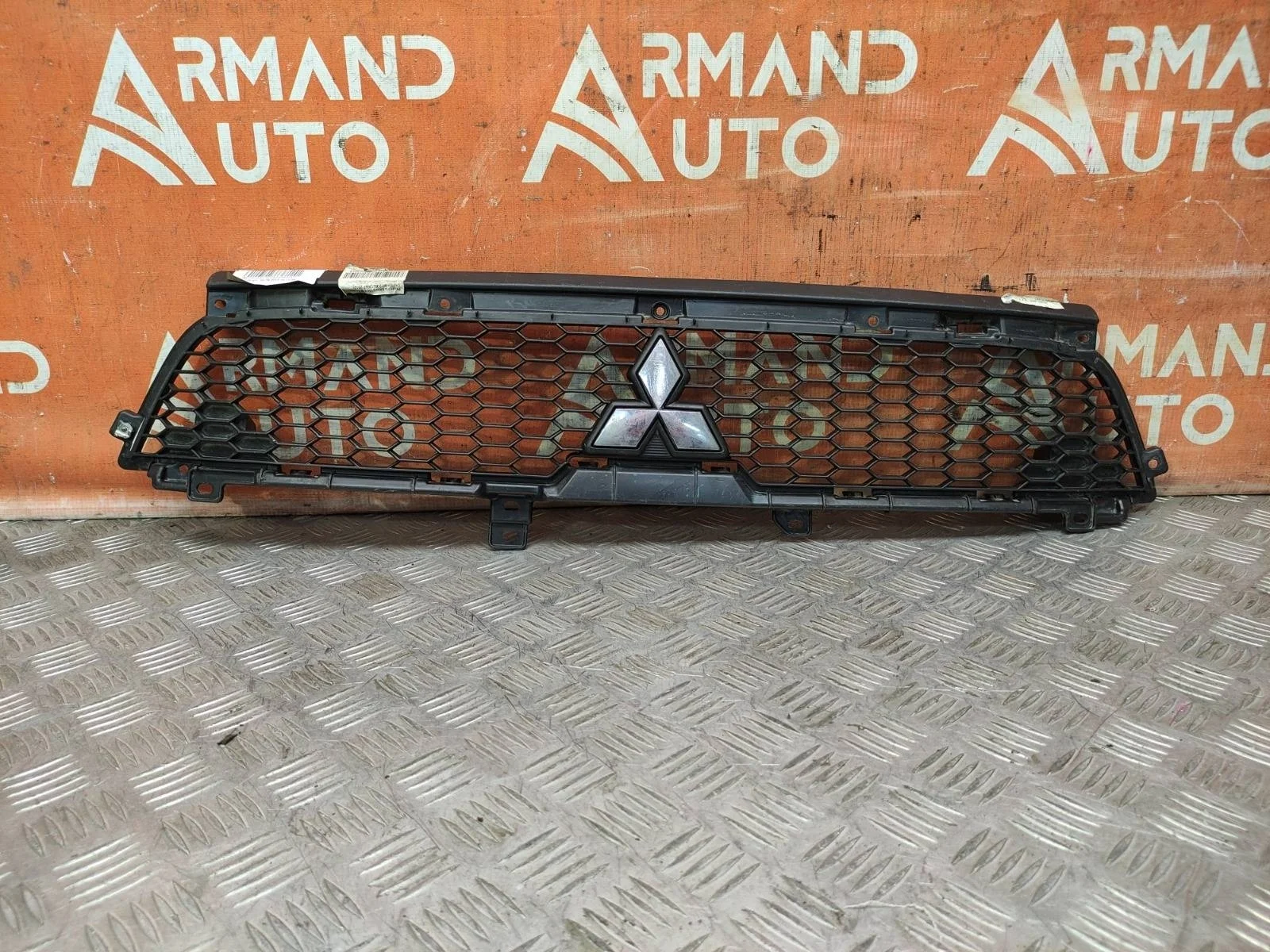 Решетка радиатора Mitsubishi Outlander 2009-2013 XL