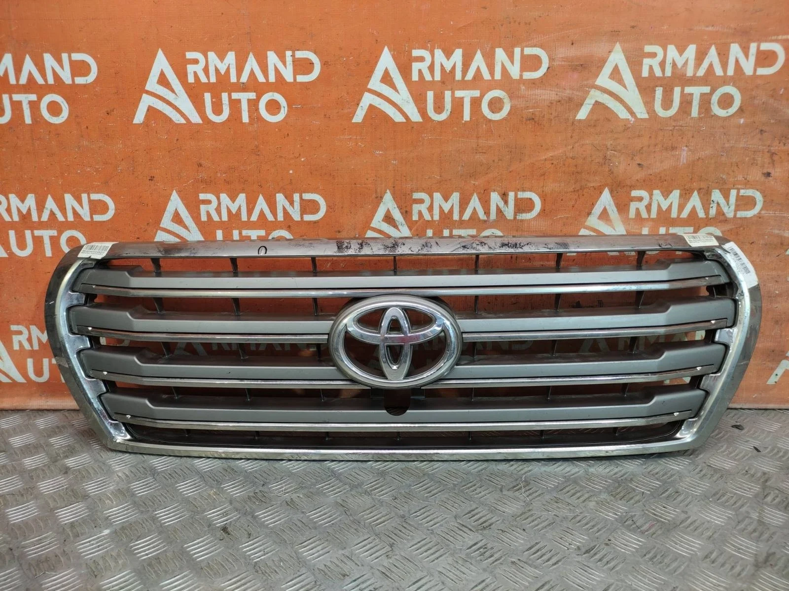 Решетка радиатора Toyota Land Cruiser 2012-2015 200