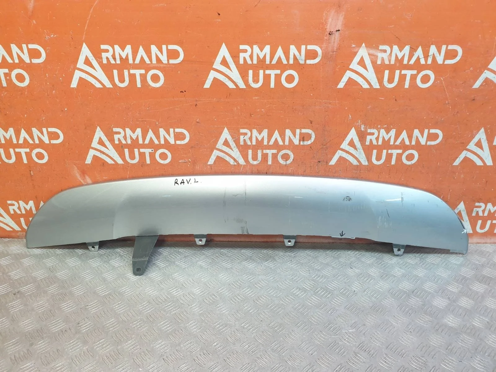 Накладка бампера Toyota RAV4 2015-2019 CA40