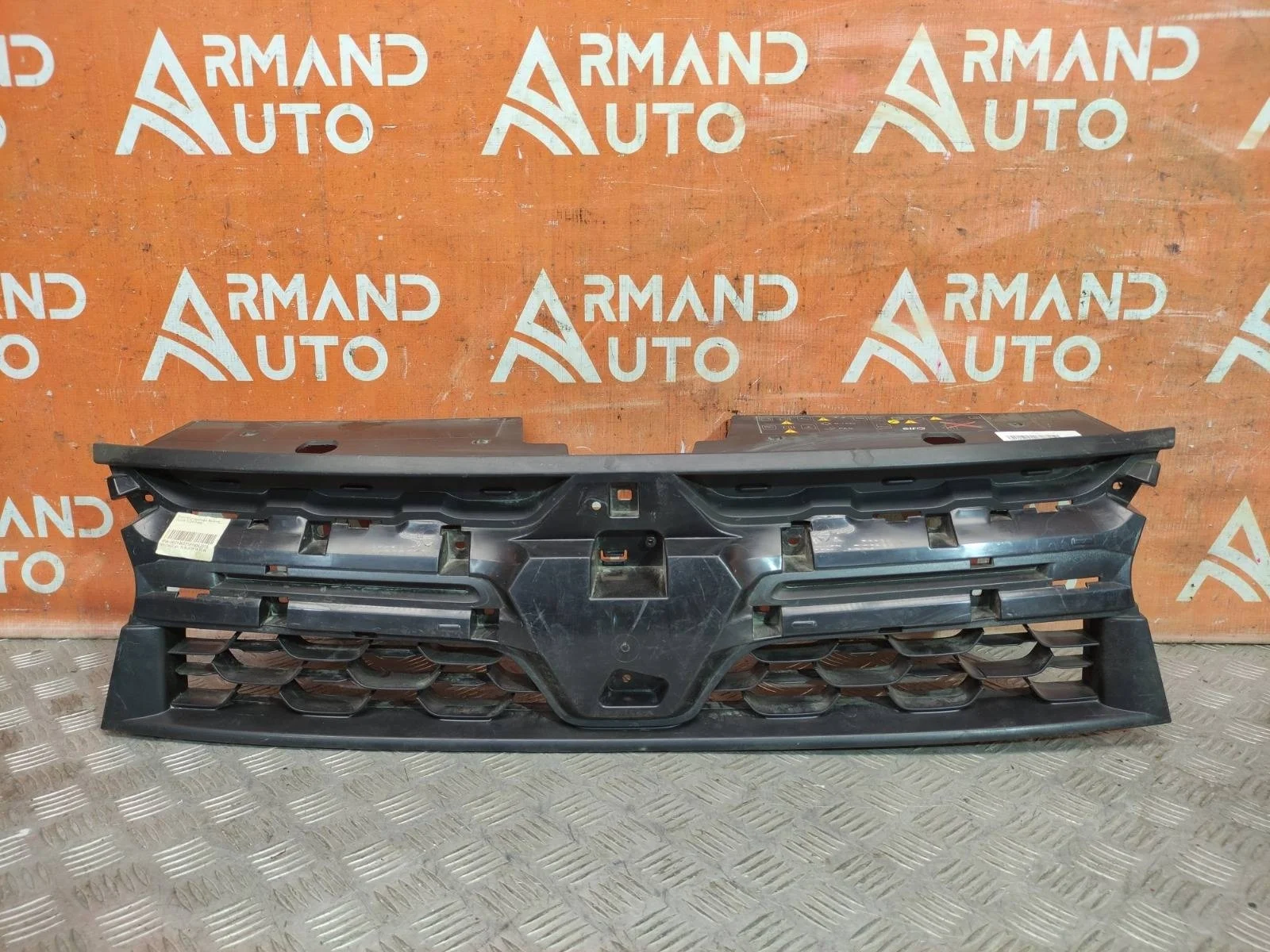 Решетка радиатора Renault Duster 2015-2021