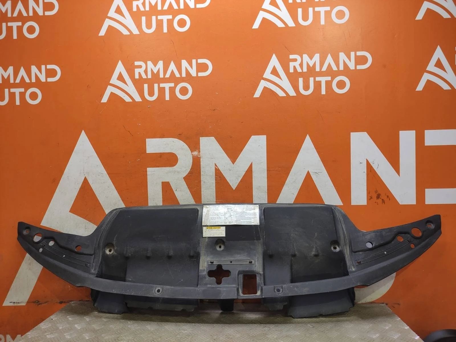 Кожух замка капота Toyota Land Cruiser 2012-2015 200