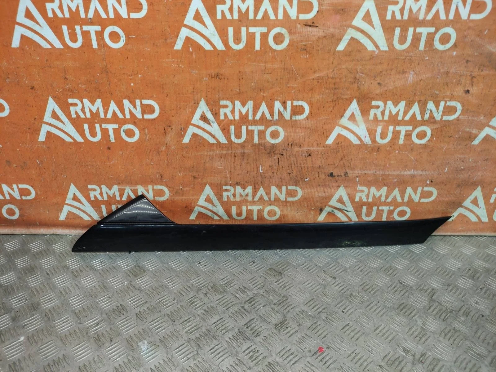Накладка лобового стекла Ford Explorer 2010-2019 5 U502