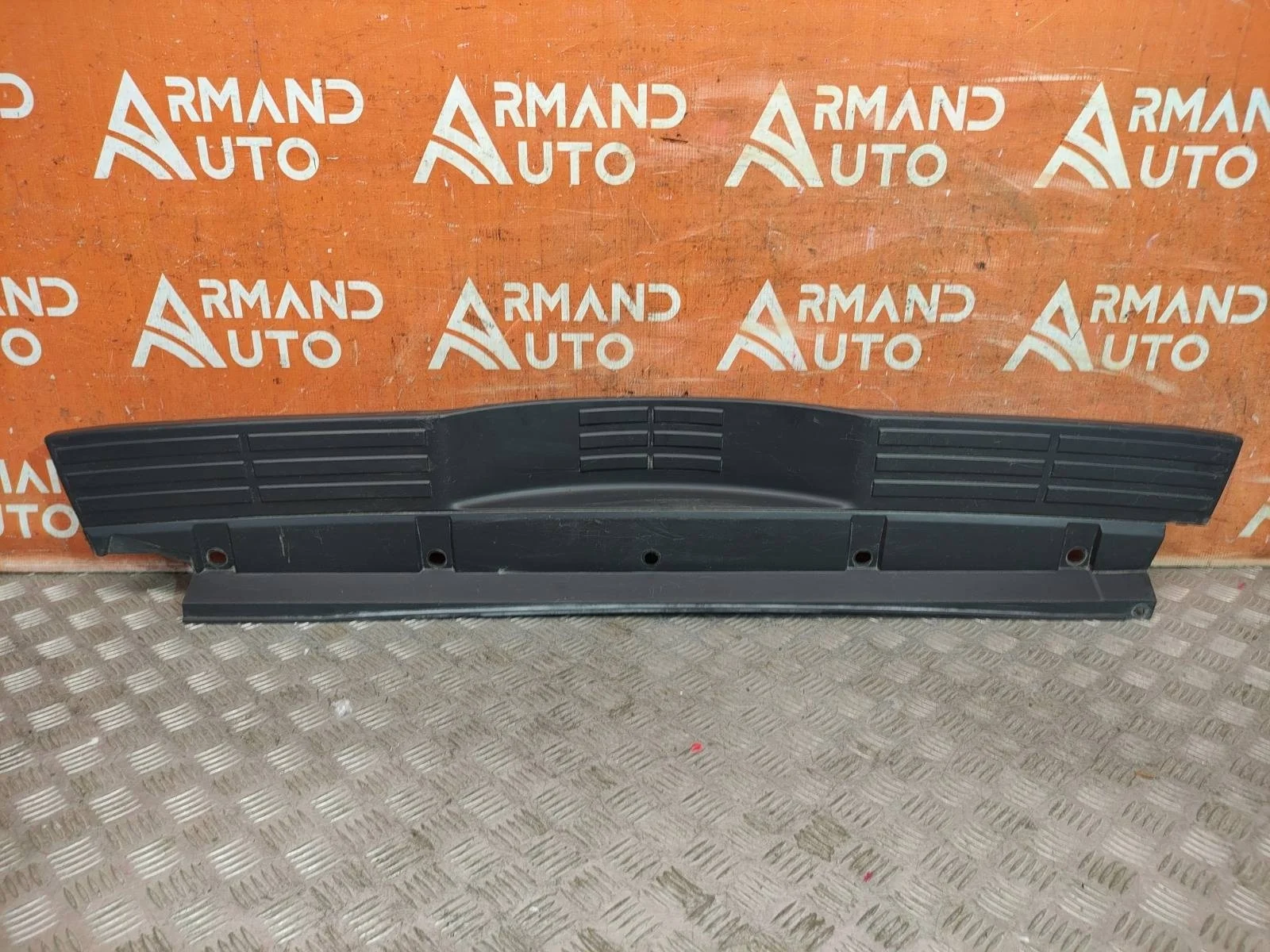 Накладка бампера верхняя Mitsubishi Pajero 2006-нв 4