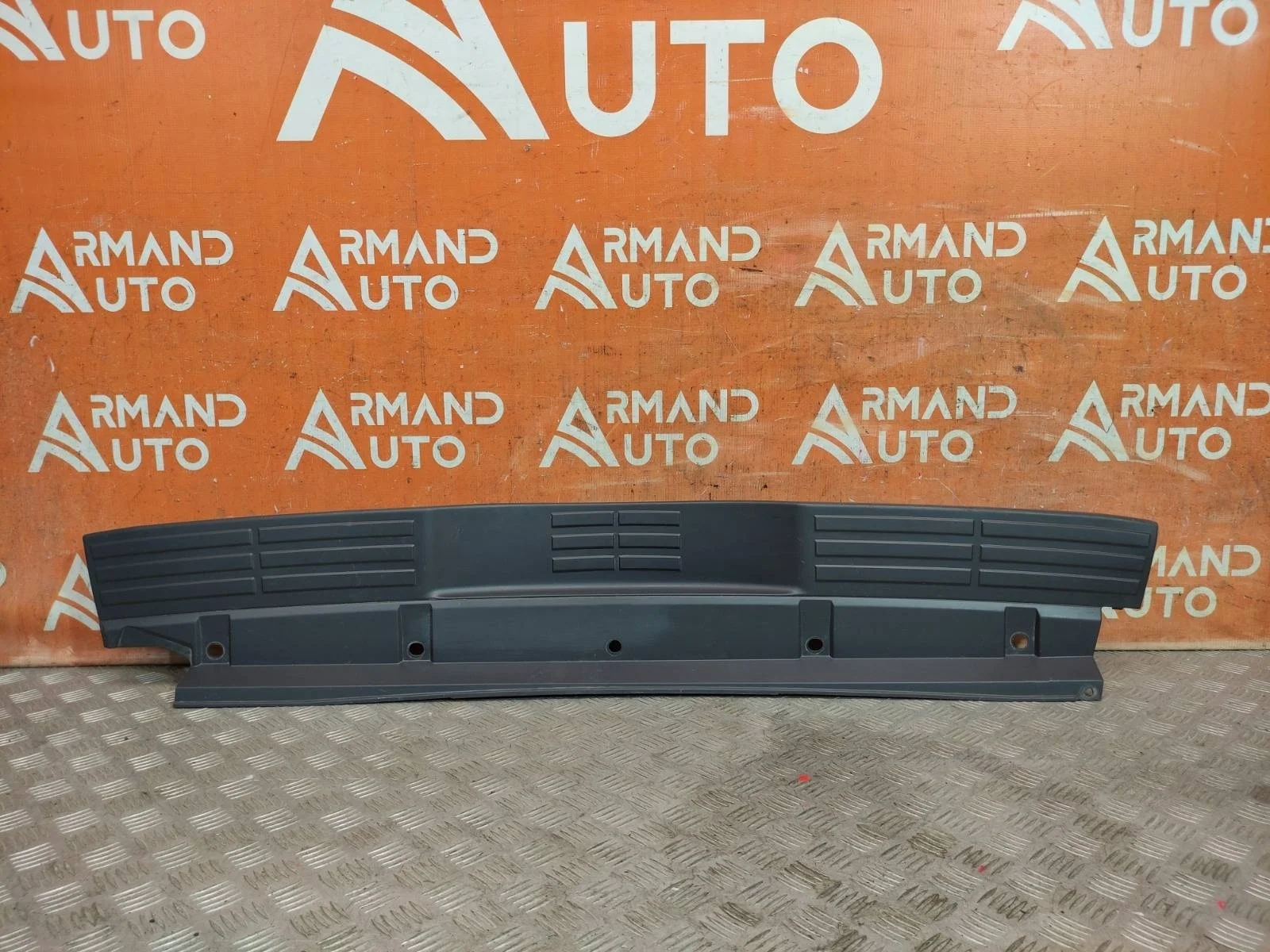 Накладка бампера верхняя Mitsubishi Pajero 2006-нв 4