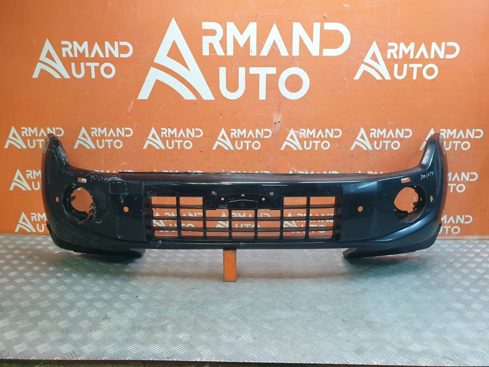 Бампер Mitsubishi Pajero 2011-2014