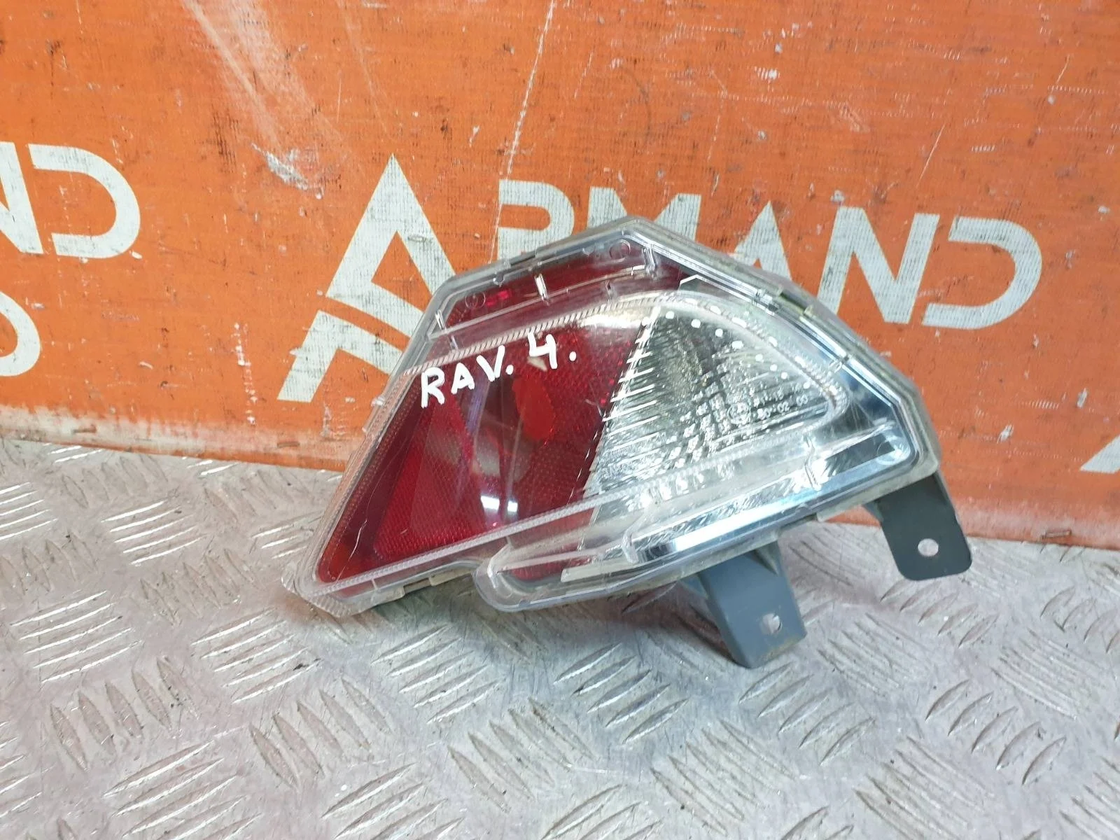 Фонарь противотуманный Toyota RAV4 2015-2019 CA40