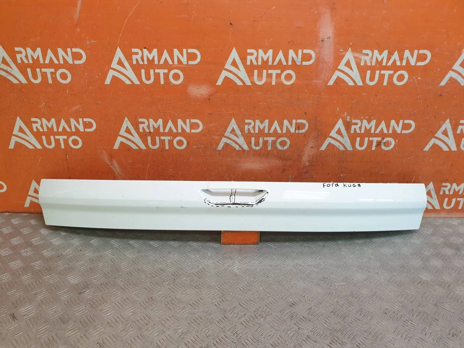 Накладка двери багажника Ford Kuga 2012-2019 CBS