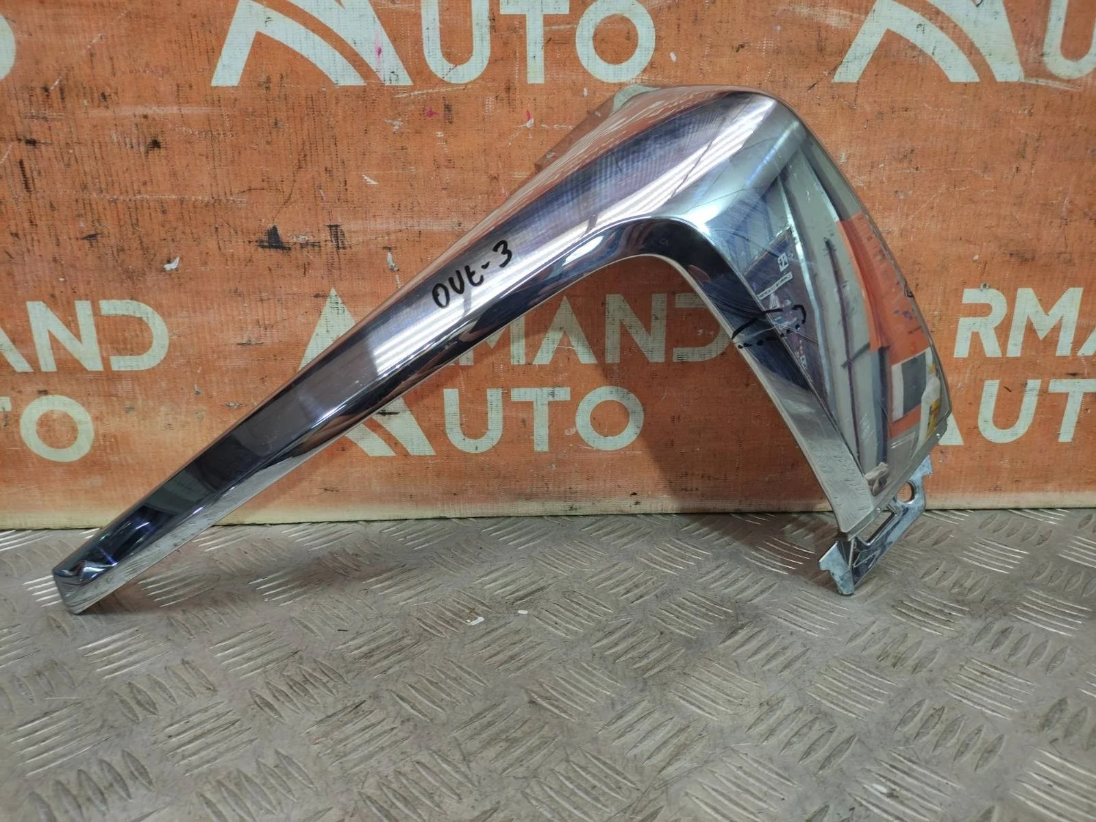 Накладка бампера Mitsubishi Outlander 2015-нв 3