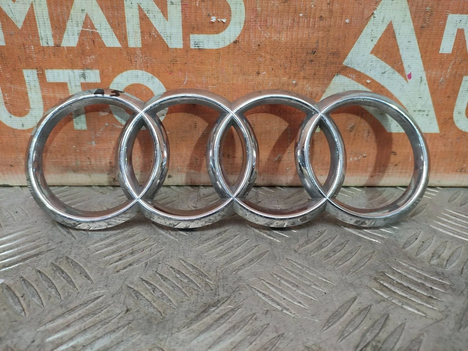 Эмблема Audi A4 2015-нв B9