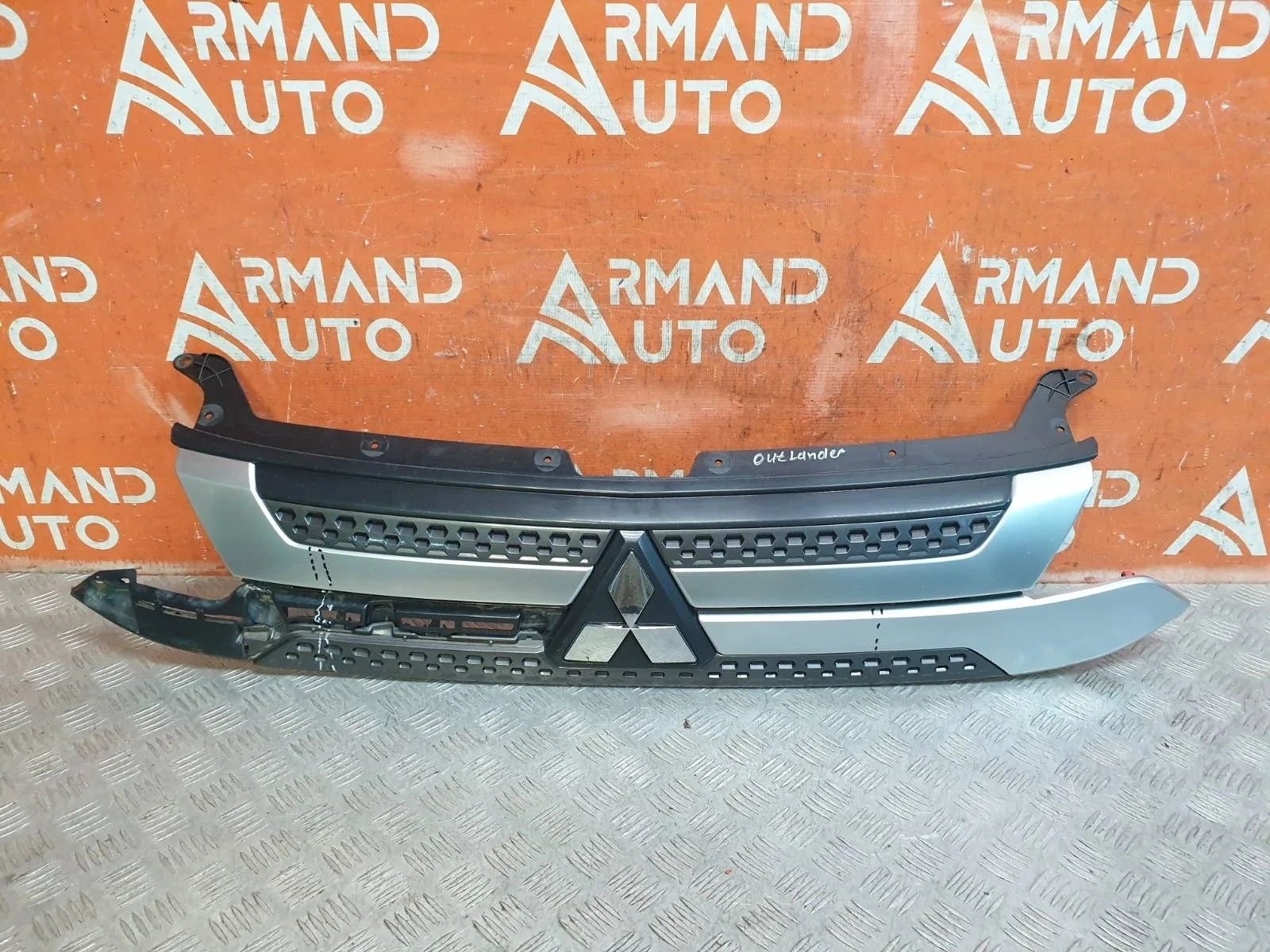 Решетка радиатора Mitsubishi Outlander 2018-нв 3