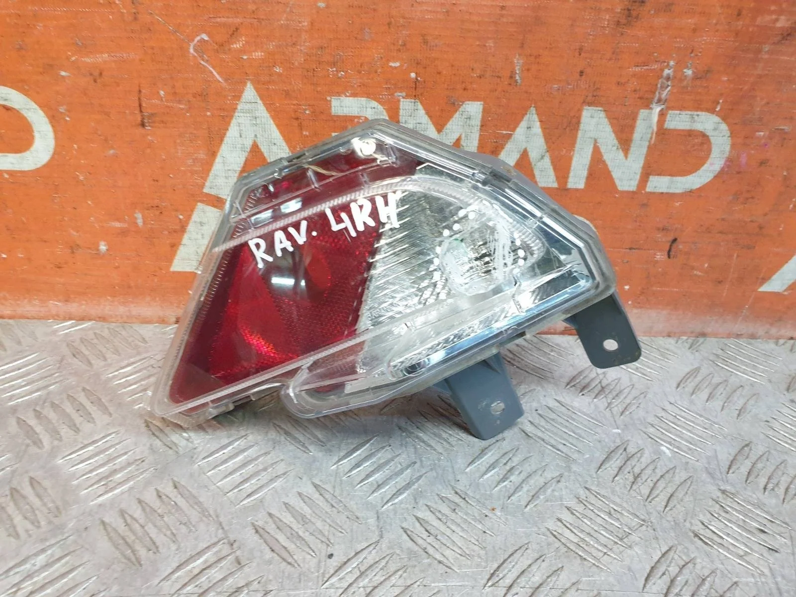 Фонарь противотуманный TOYOTA Rav4 2015-2019 CA40