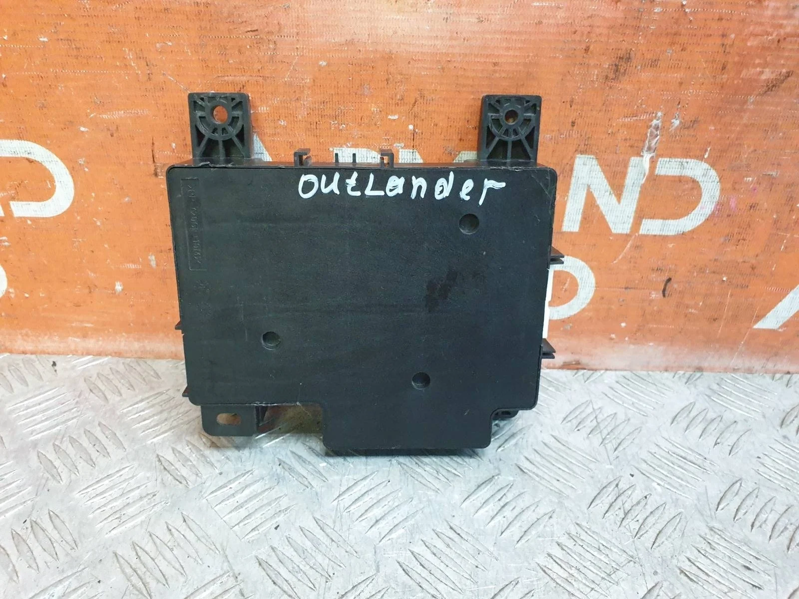 Блок предохранителей Mitsubishi Outlander 2005-2013 XL