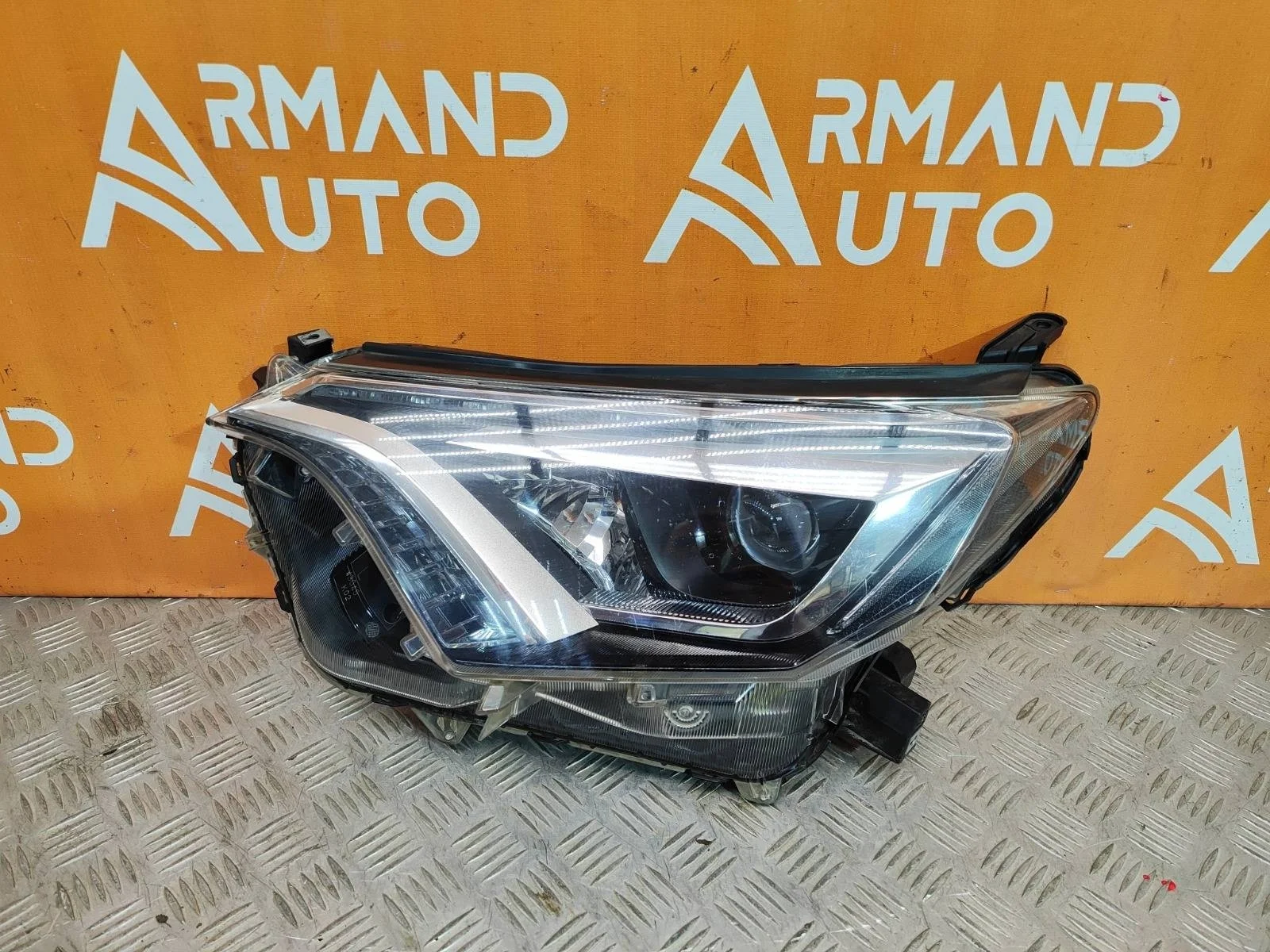 Фара Toyota RAV4 2015-2019 CA40