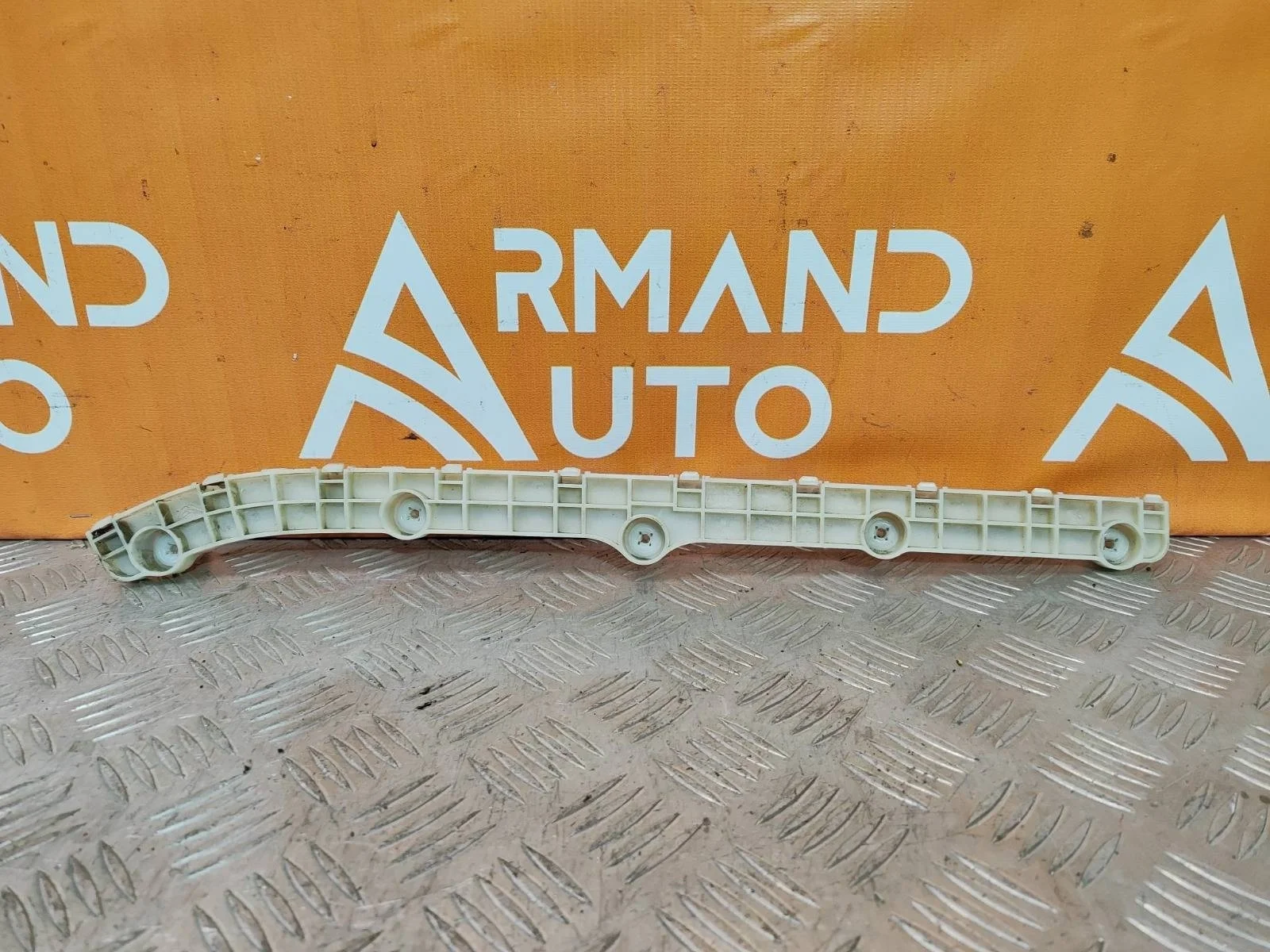 Кронштейн бампера Mitsubishi Pajero Sport 2008-2016