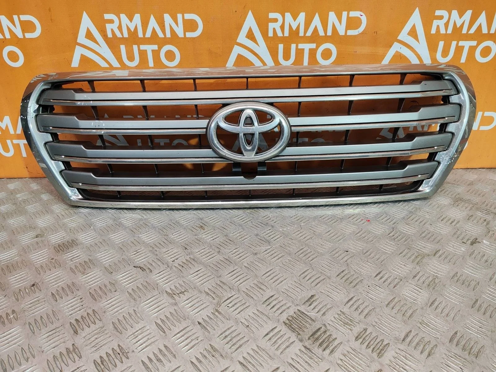 Решетка радиатора Toyota Land Cruiser 2012-2015 200