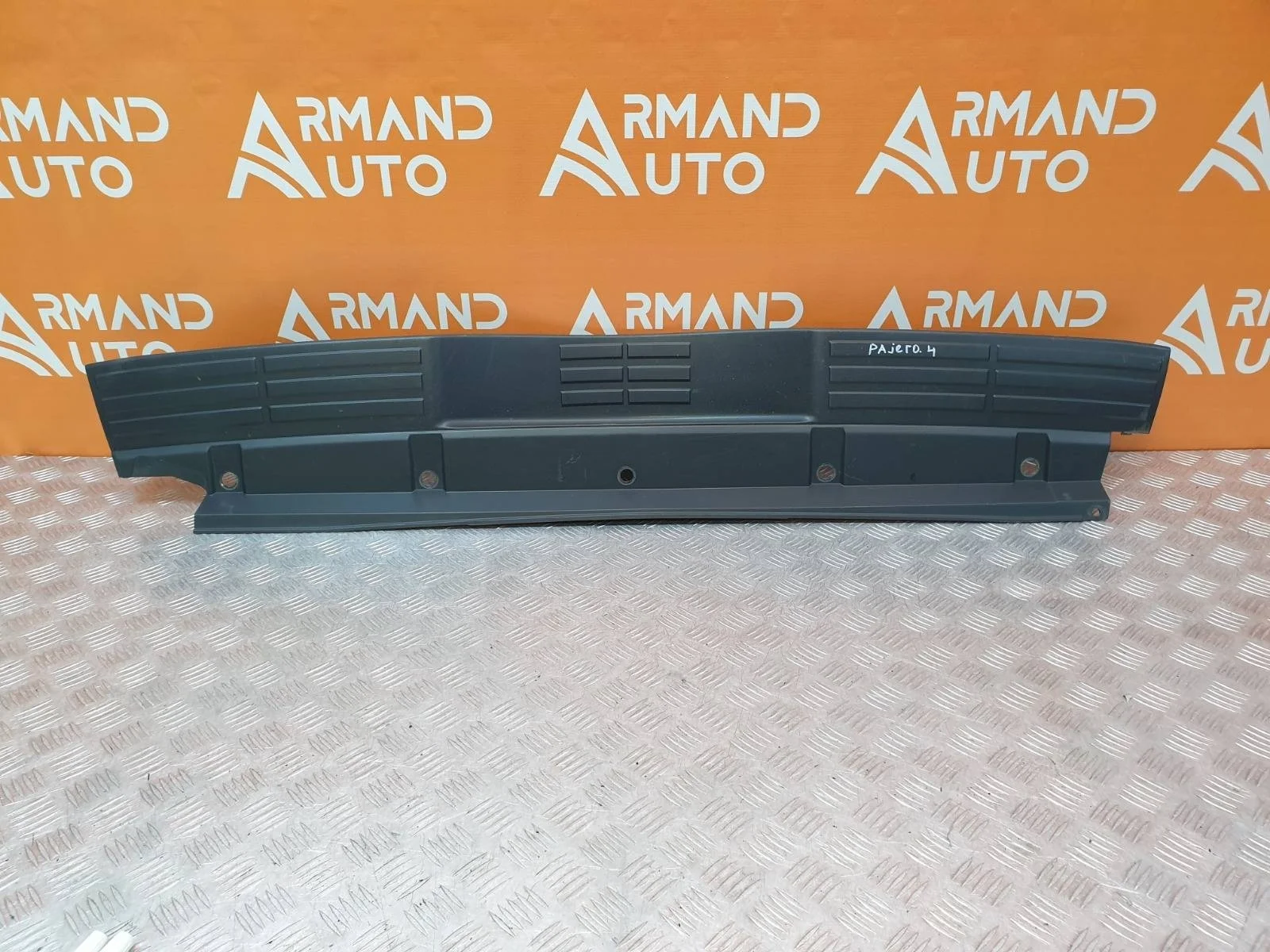 Накладка бампера верхняя Mitsubishi Pajero 2006-нв 4