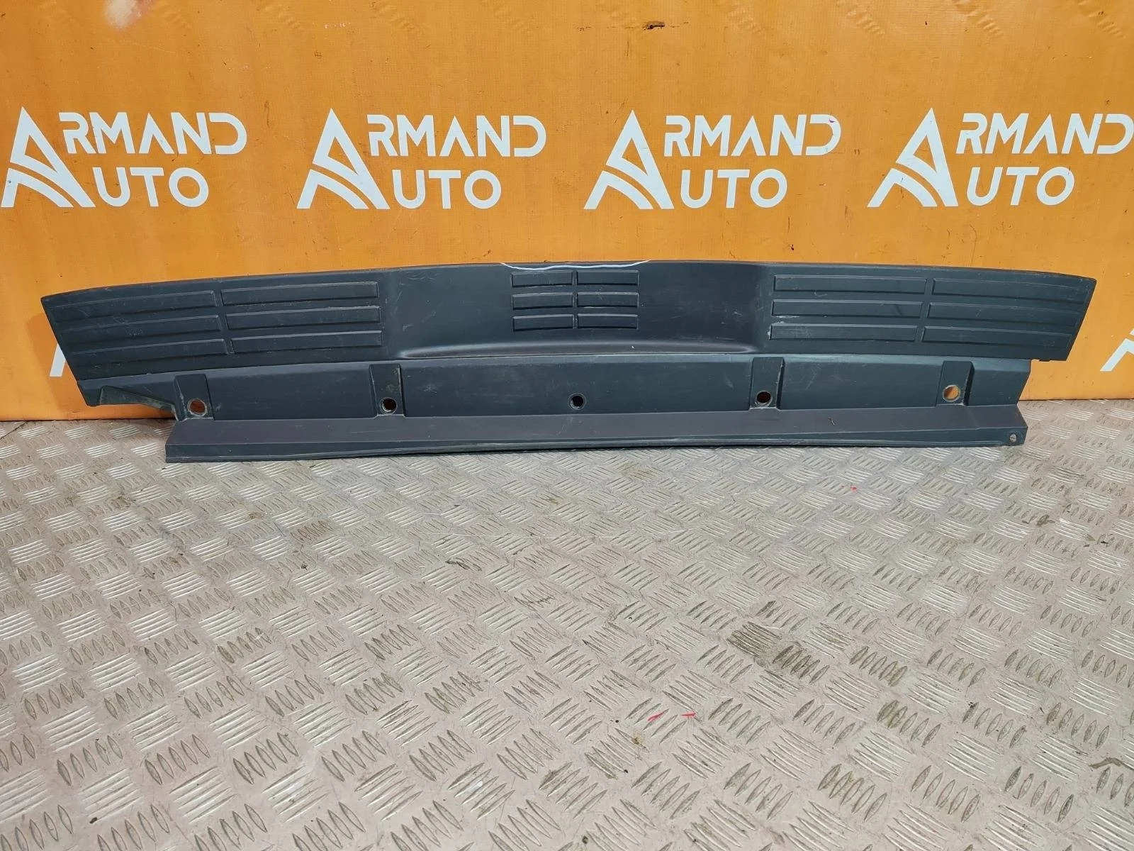 Накладка бампера верхняя Mitsubishi Pajero 2006-нв 4