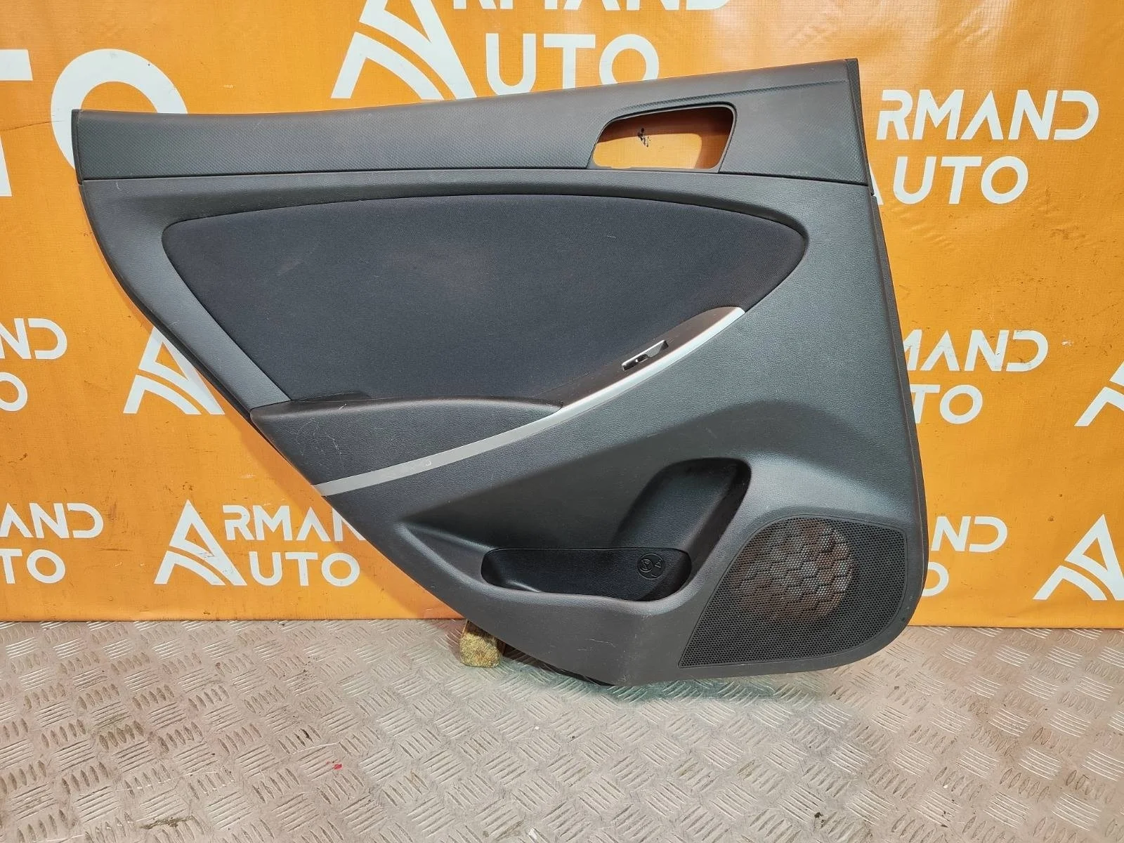 Обшивка двери Hyundai Solaris 2014-2017