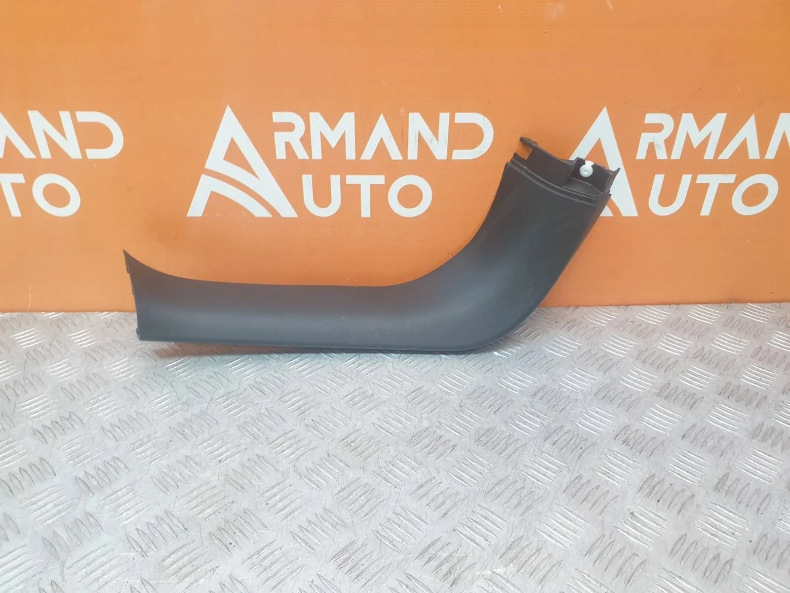 Обшивка двери багажника верхняя Mitsubishi Outlander 2012-нв 3