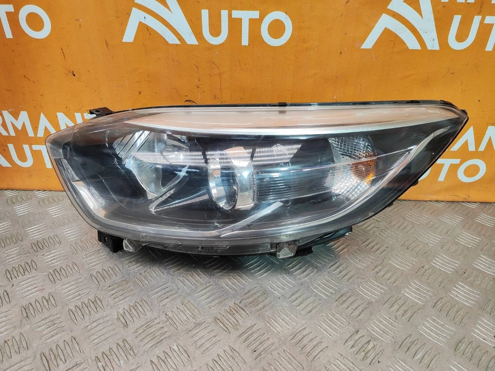 Фара Renault Kaptur 2016-нв