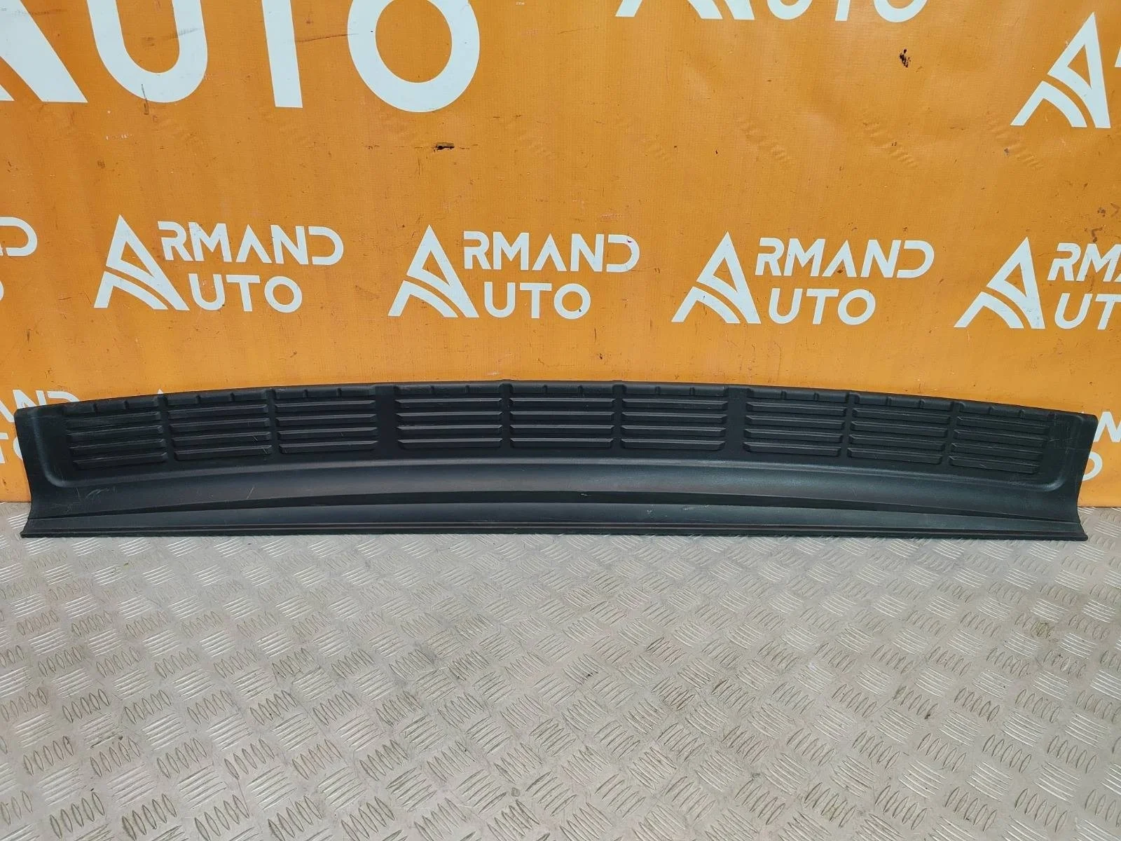 Накладка бампера верхняя Toyota Land Cruiser 2007-2021