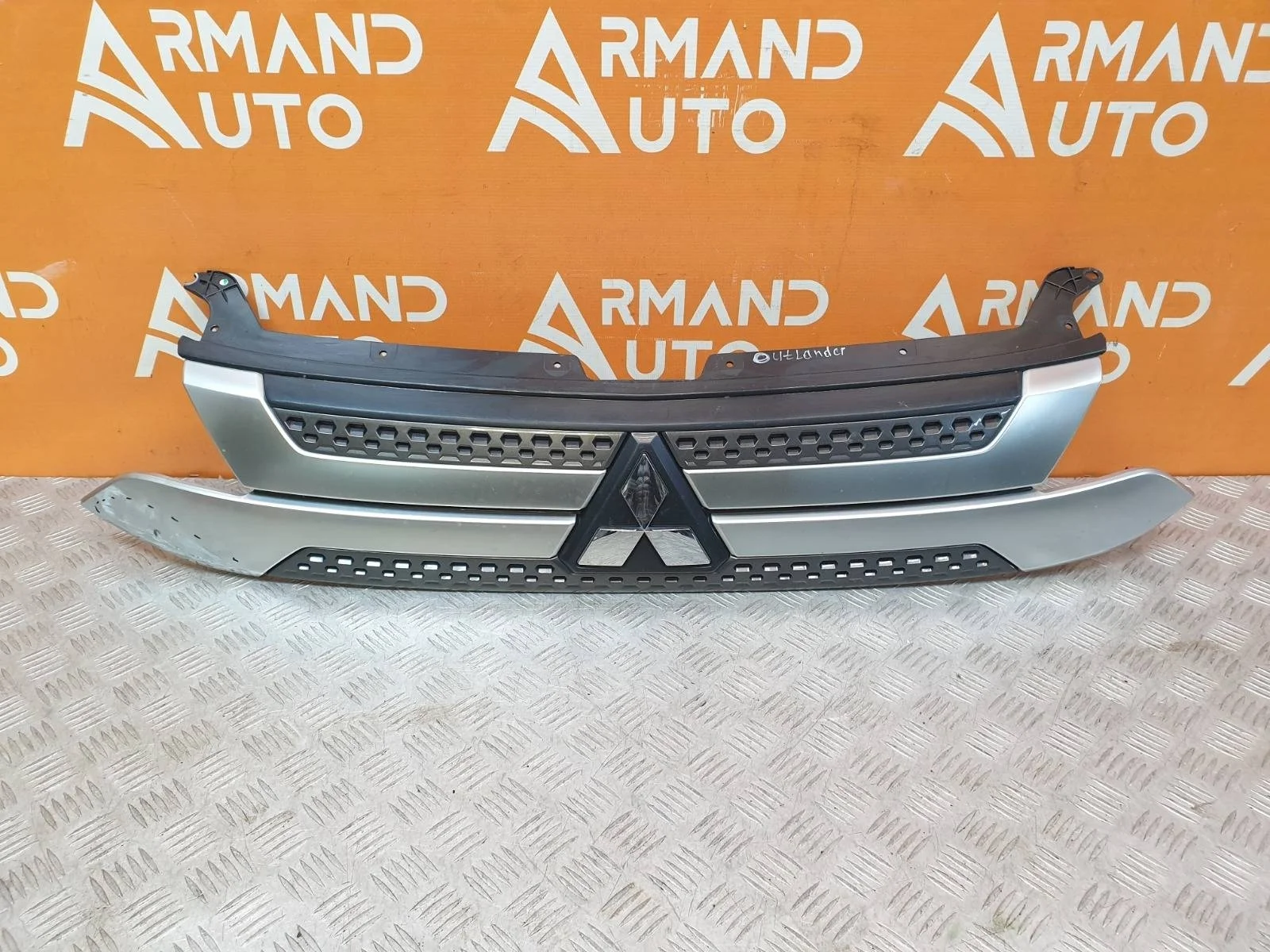 Решетка радиатора Mitsubishi Outlander 2018-нв 3