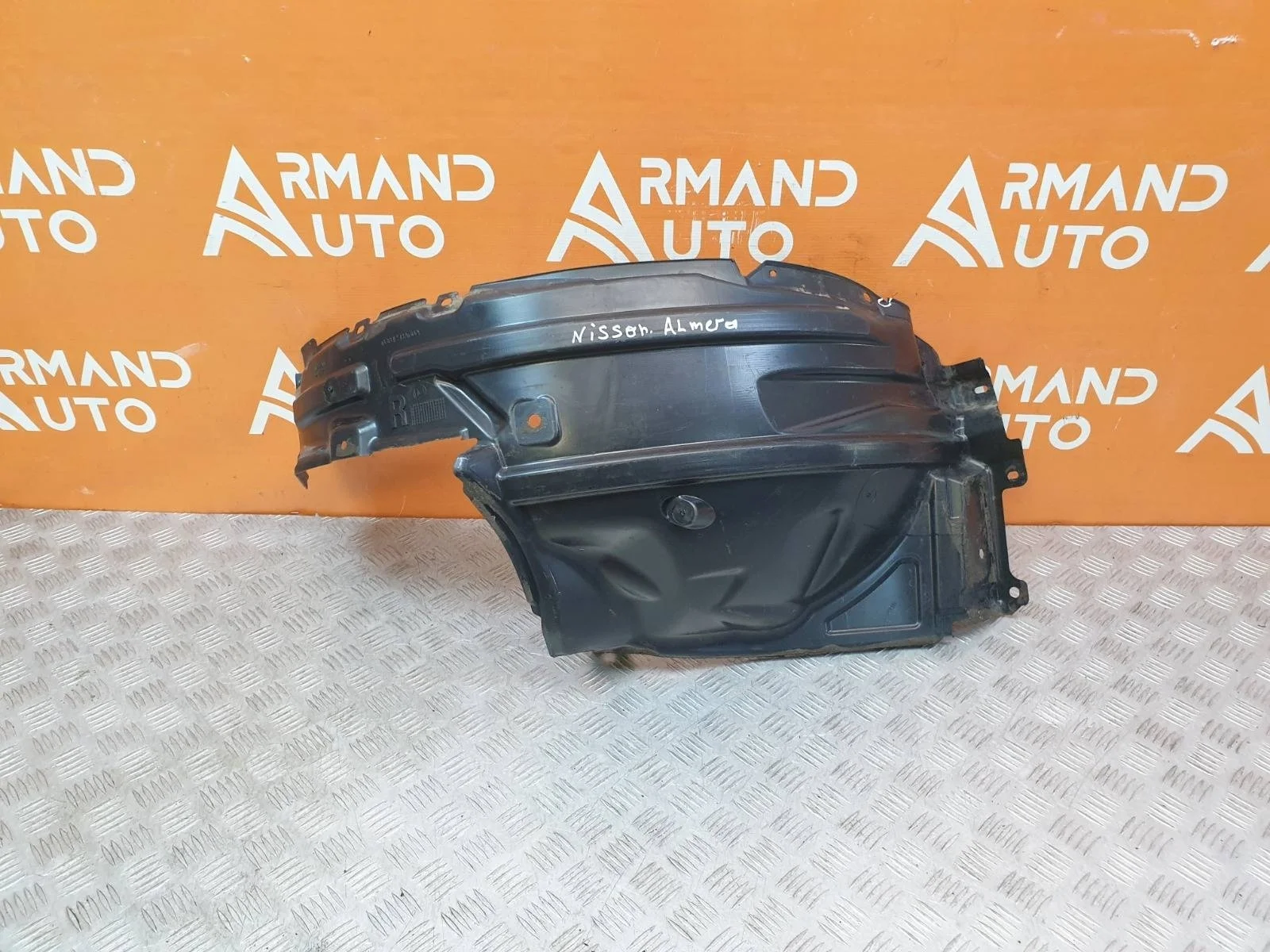 Подкрылок Nissan Juke 2010-2019 YF15
