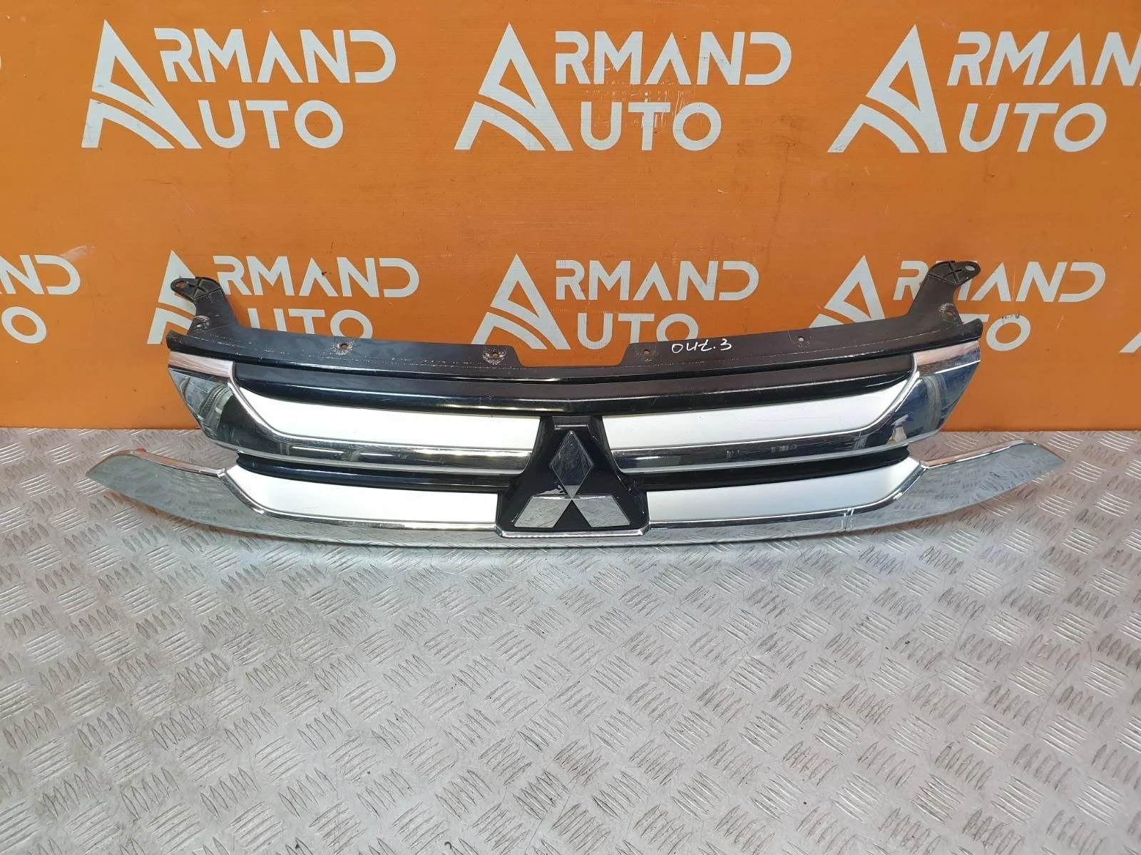 Решетка радиатора Mitsubishi Outlander 2015-2018 3