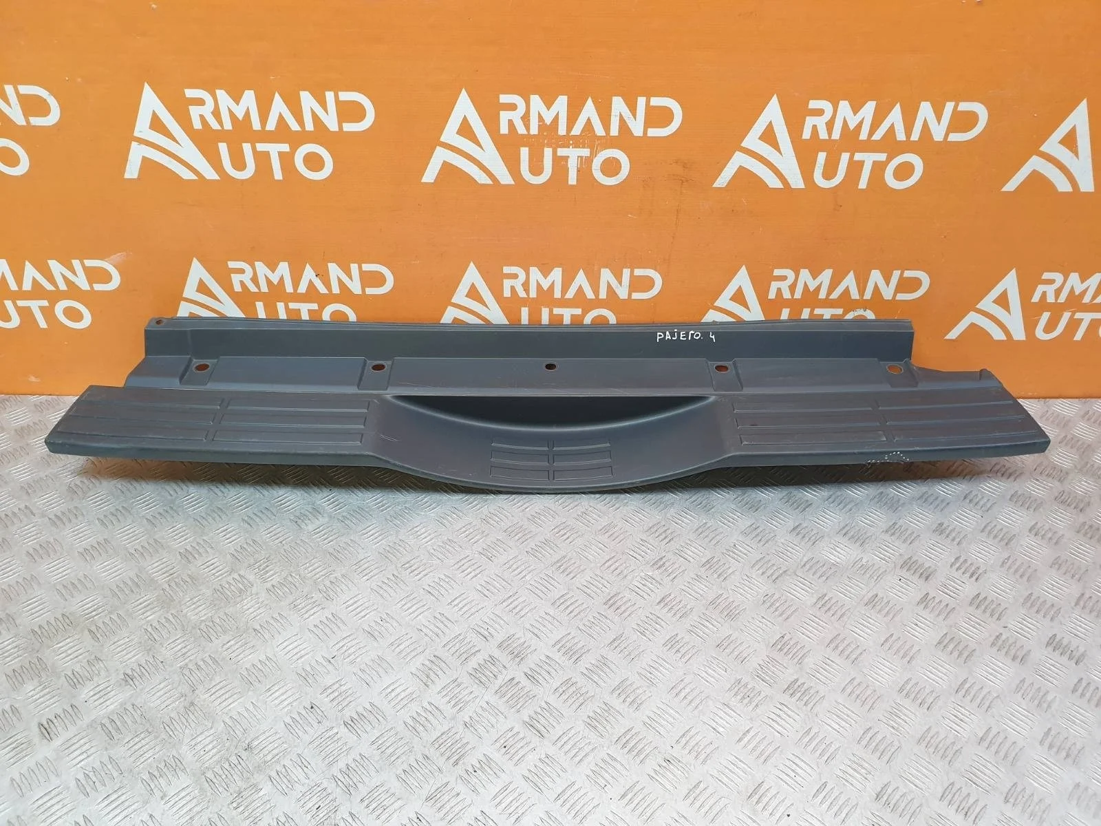 Накладка бампера верхняя Mitsubishi Pajero 2006-нв 4