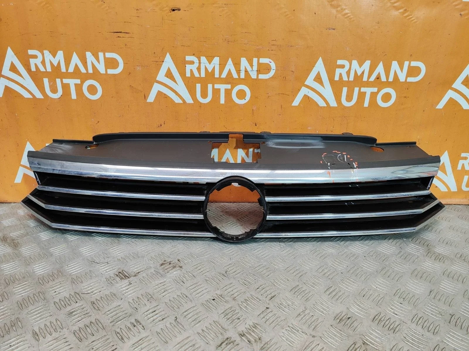 Решетка радиатора Volkswagen Passat 2014-нв B8