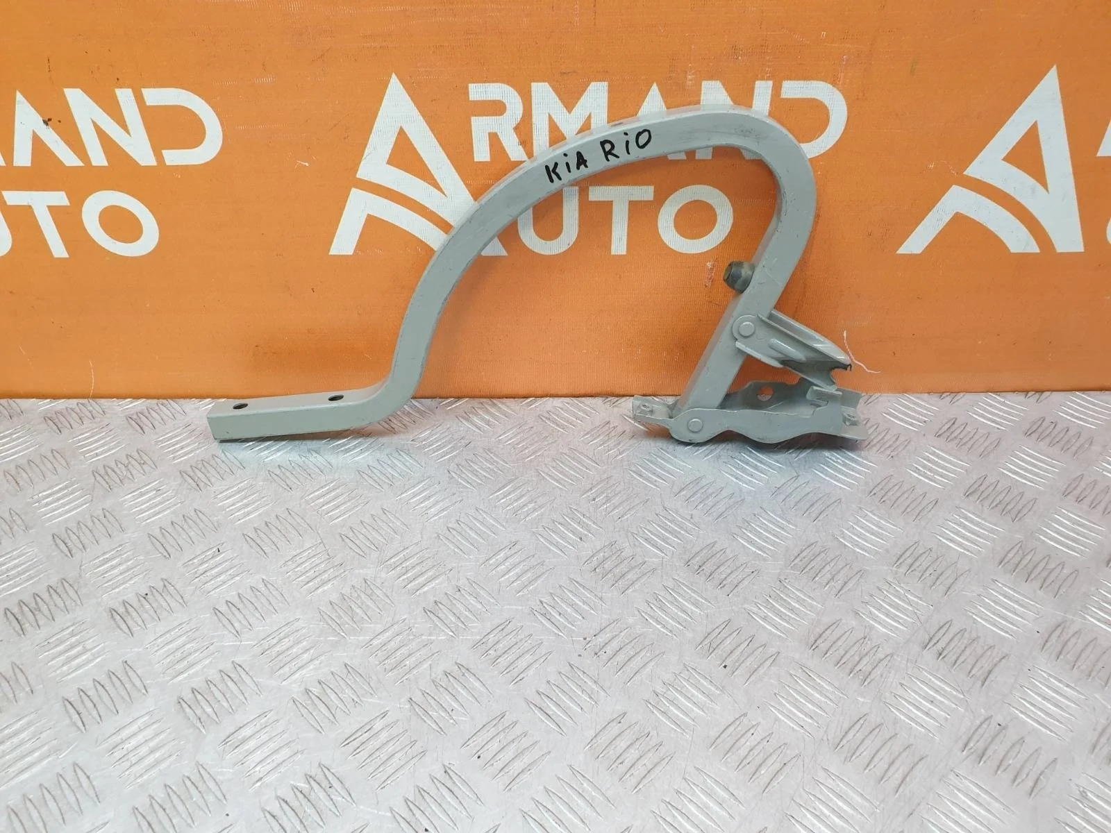 Петля крышки багажника Hyundai Solaris 2010-2017