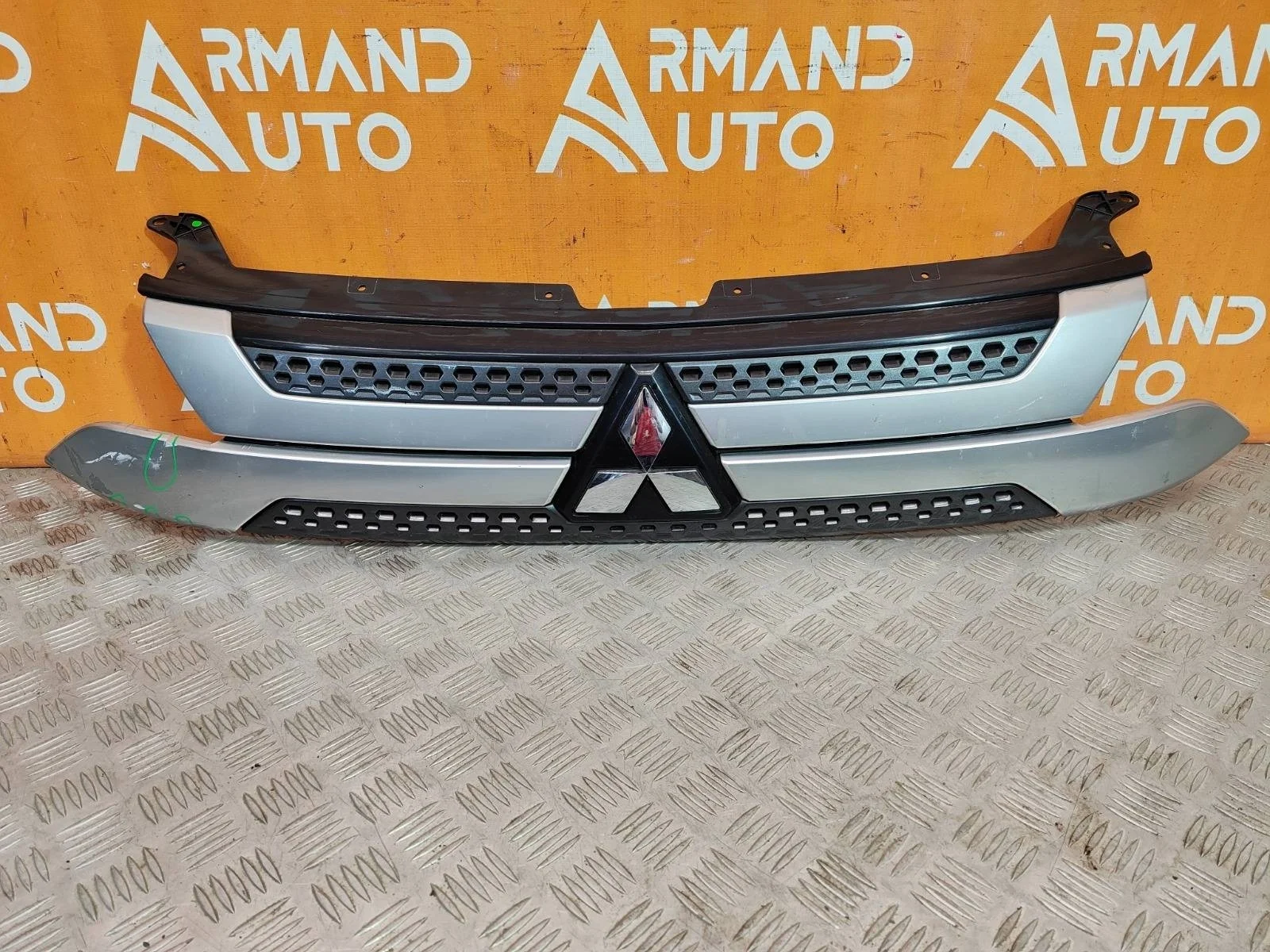 Решетка радиатора Mitsubishi Outlander 2018-нв 3