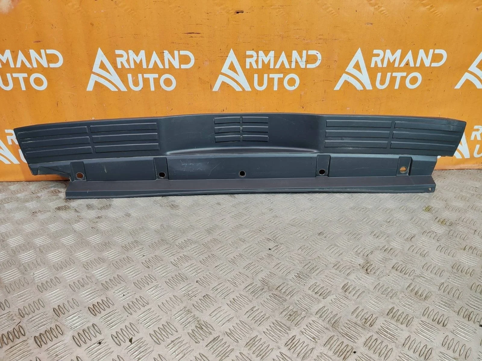 Накладка бампера верхняя Mitsubishi Pajero 2006-нв 4