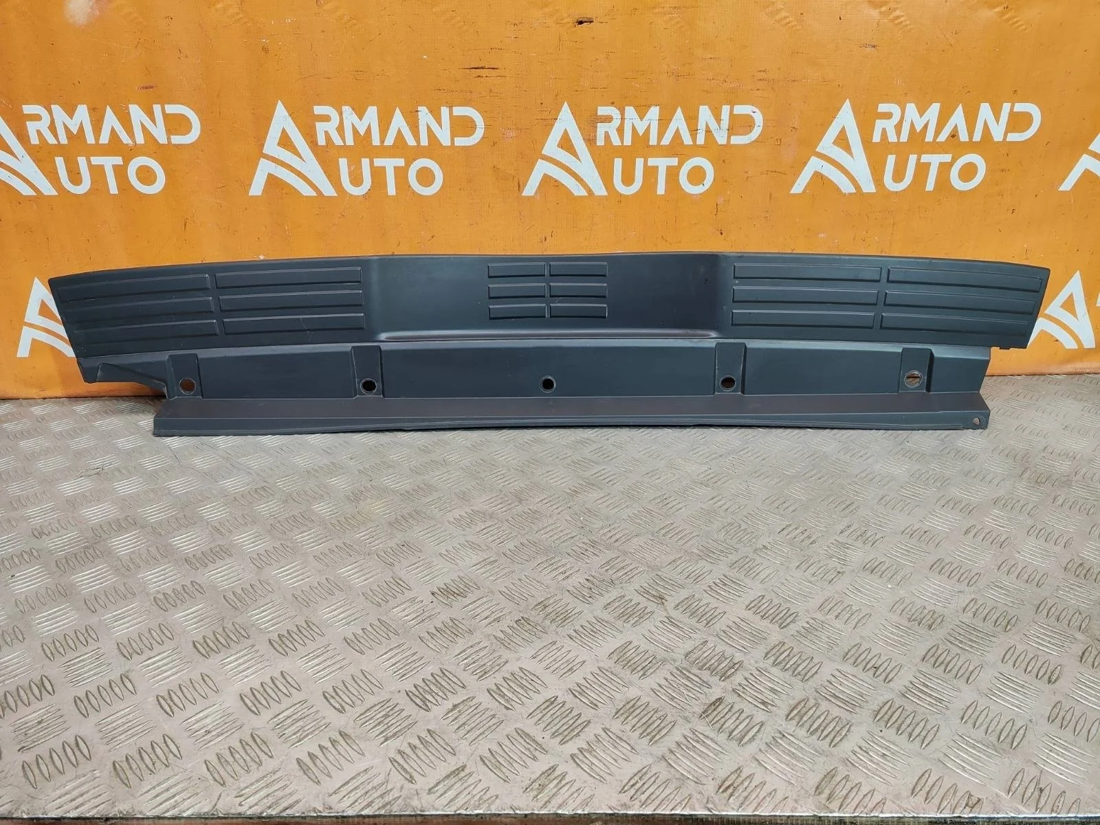 Накладка бампера верхняя Mitsubishi Pajero 2006-нв 4