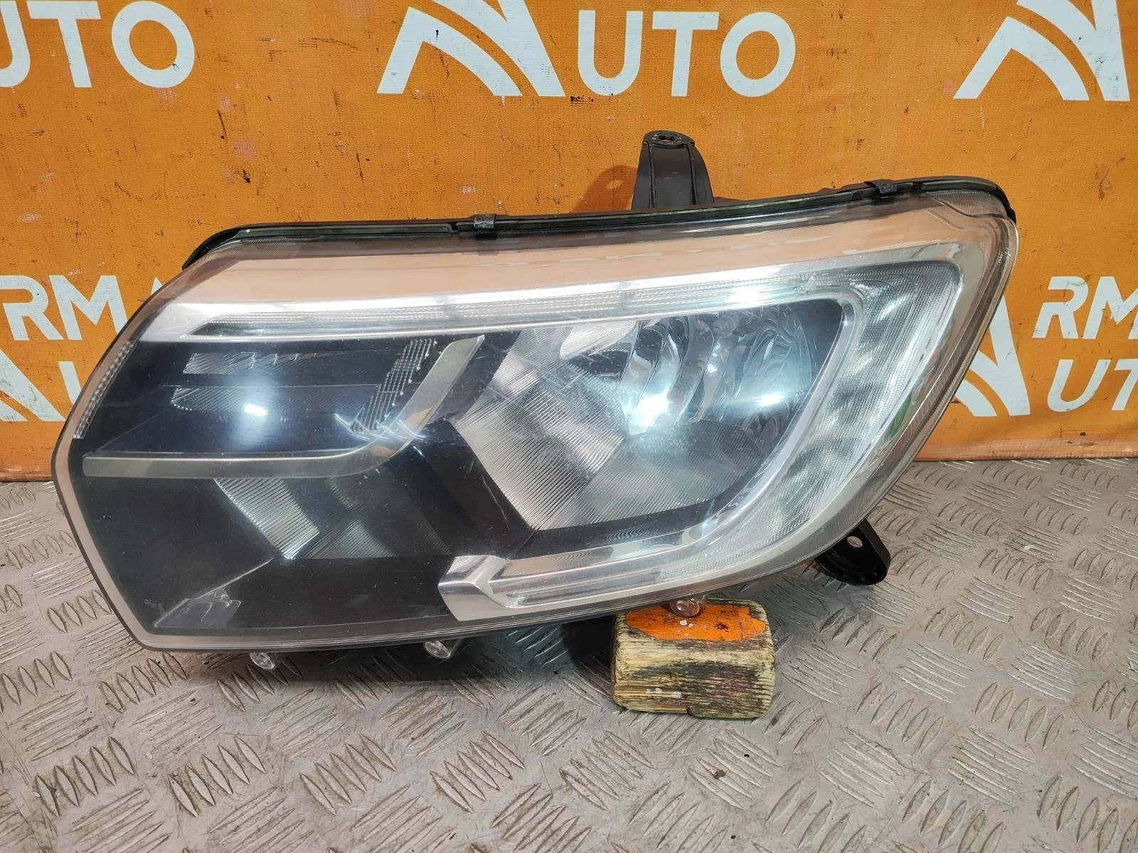 Фара Renault Sandero 2018-2022
